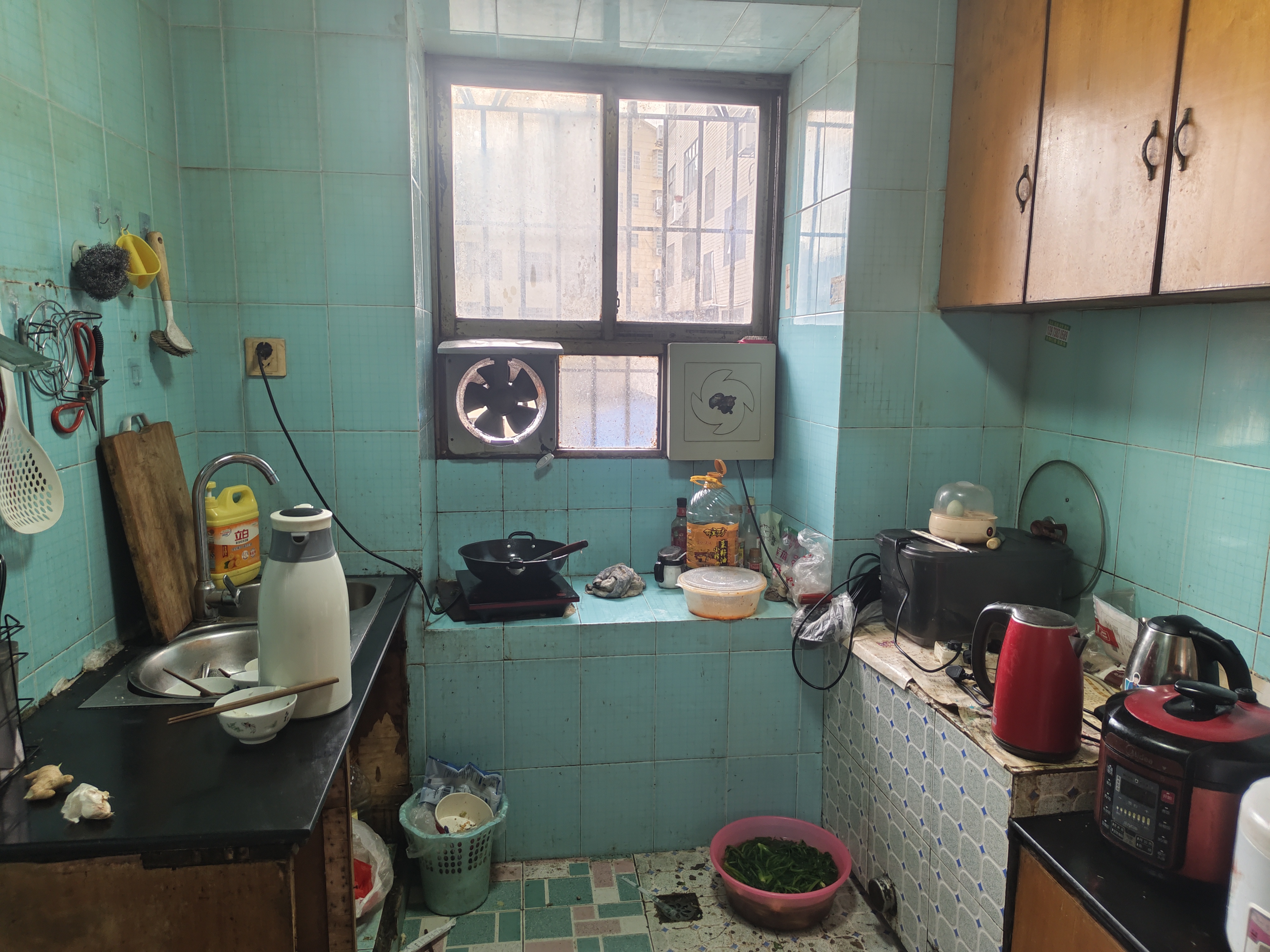 娄星区房改办(娄星征迁)家属楼 3室2厅2卫 32.8万 娄星区房改办(娄星征迁)家属楼 3室2厅2卫 32.8万客厅