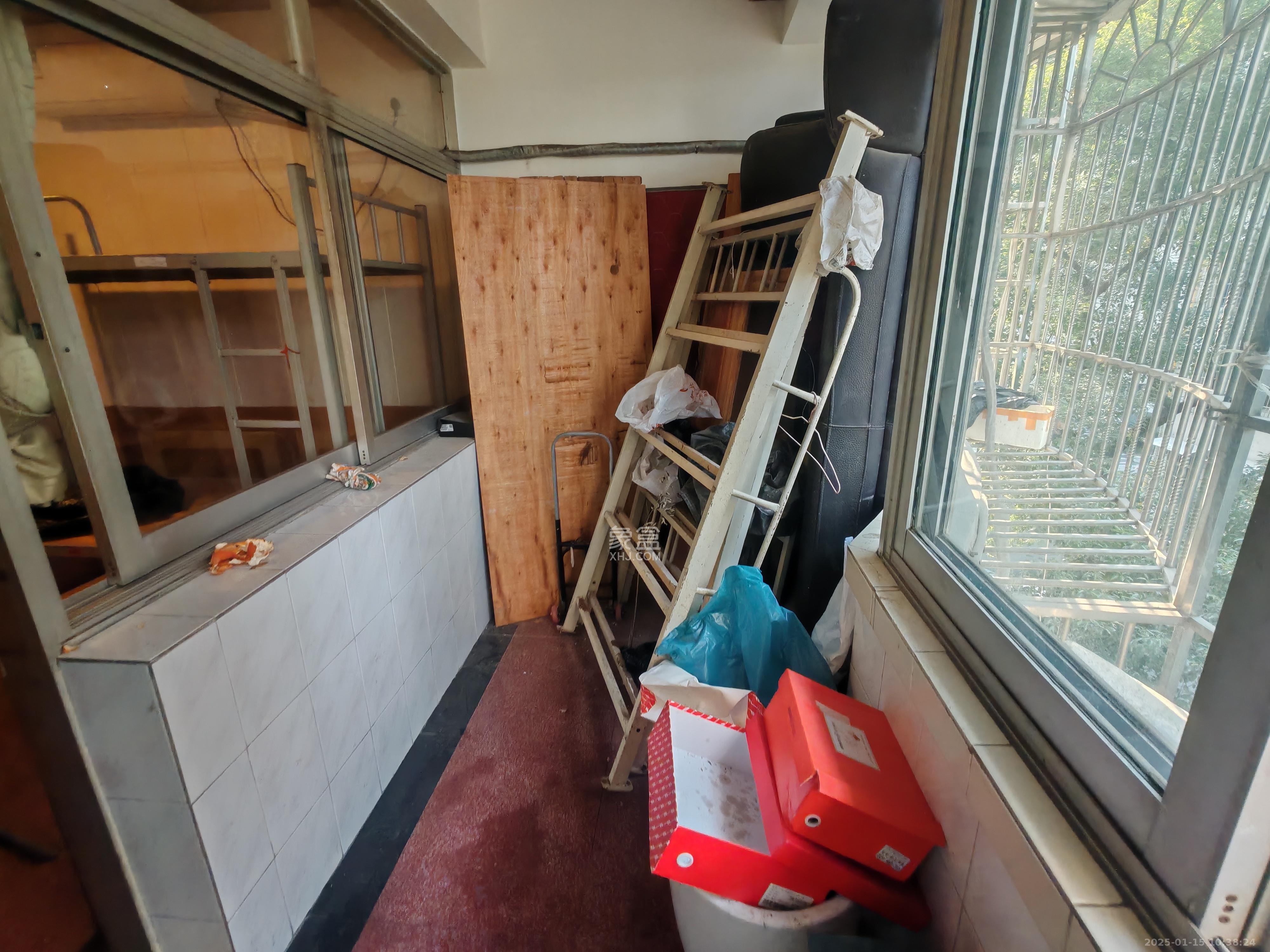 迎龙阁公寓 1室1厅1卫 2700.0元/月 迎龙阁公寓 1室1厅1卫 2700.0元/月室内图