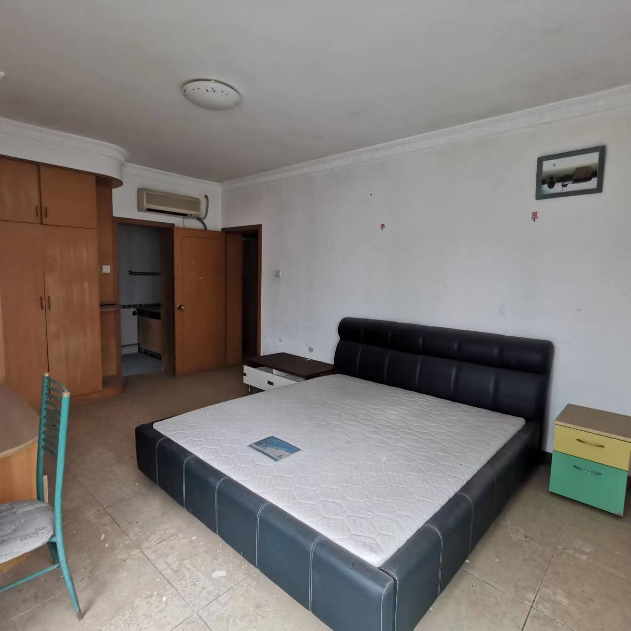 置地花园 5室2厅1卫 267.0万 置地花园 5室2厅1卫 267.0万客厅