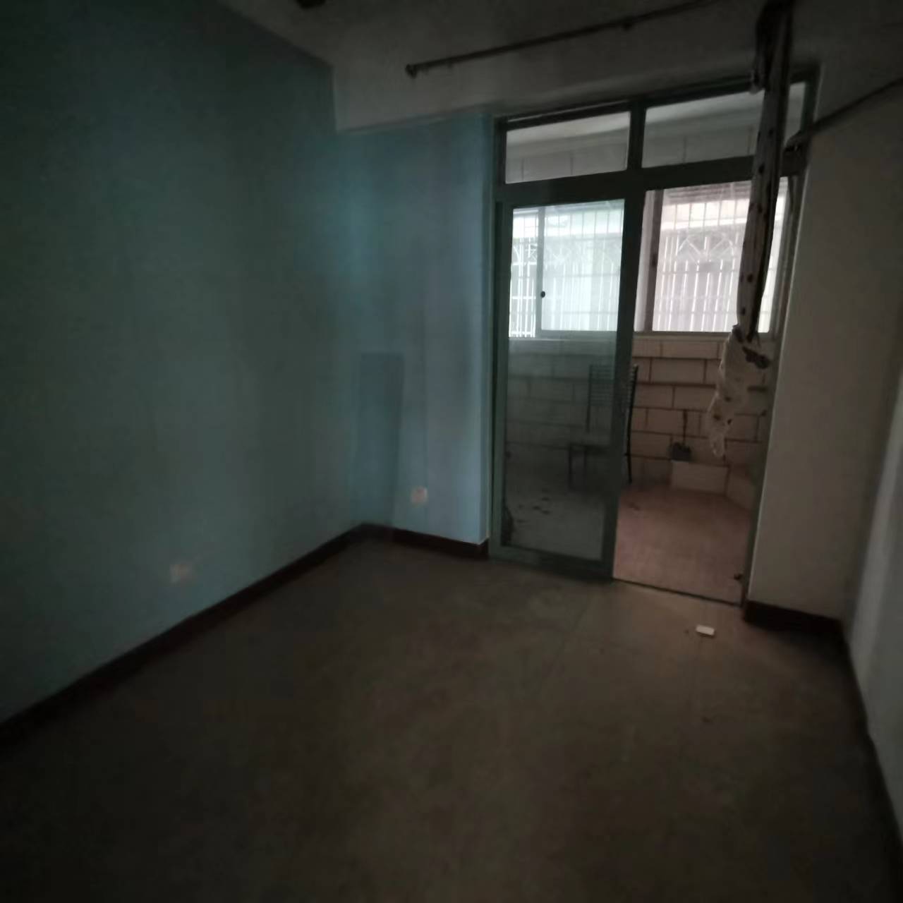 置地花园 5室2厅1卫 267.0万 置地花园 5室2厅1卫 267.0万客厅