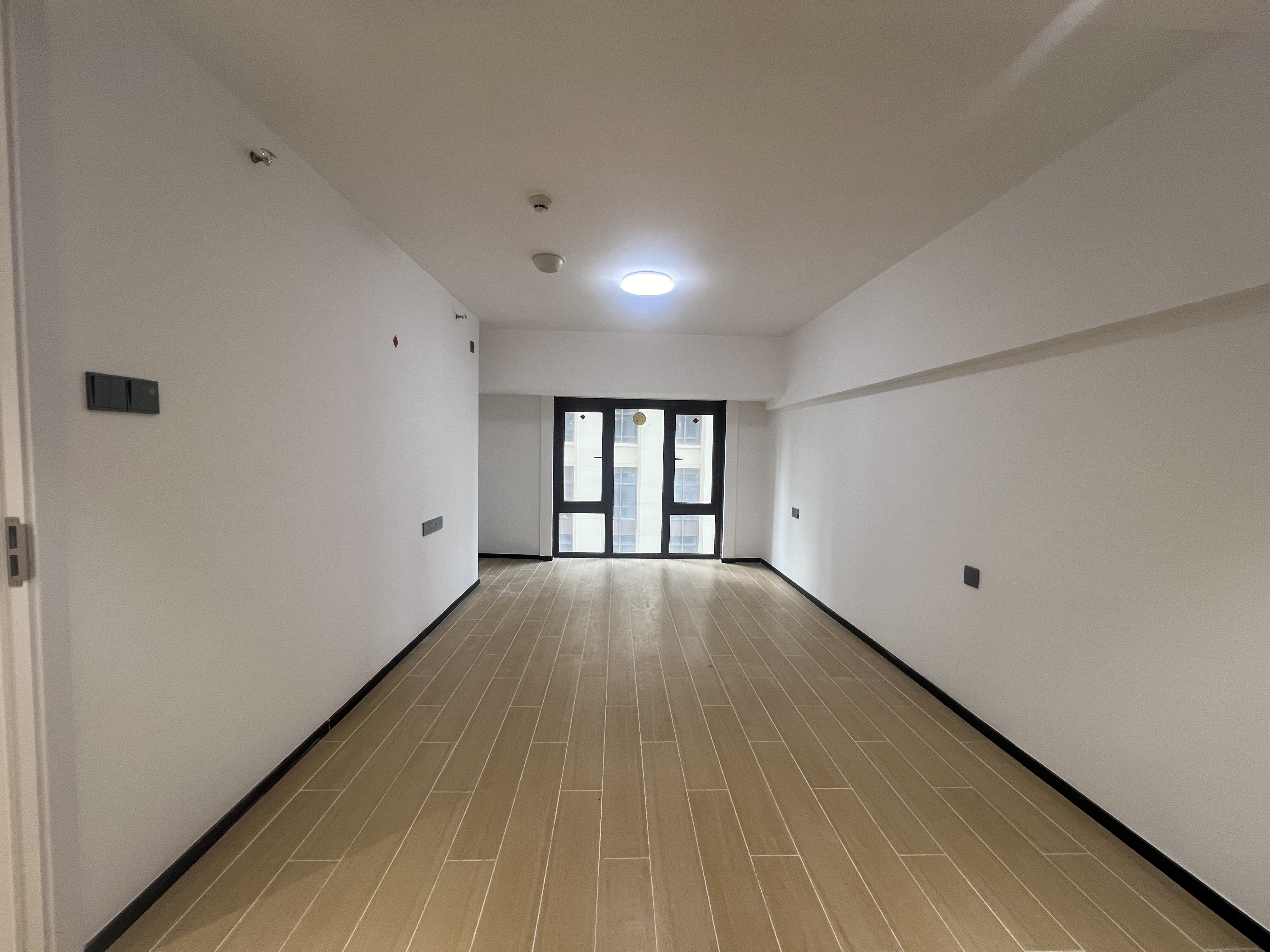 海航豪庭南苑  1室0厅0卫    2800.0元/月 海航豪庭南苑  1室0厅0卫    2800.0元/月