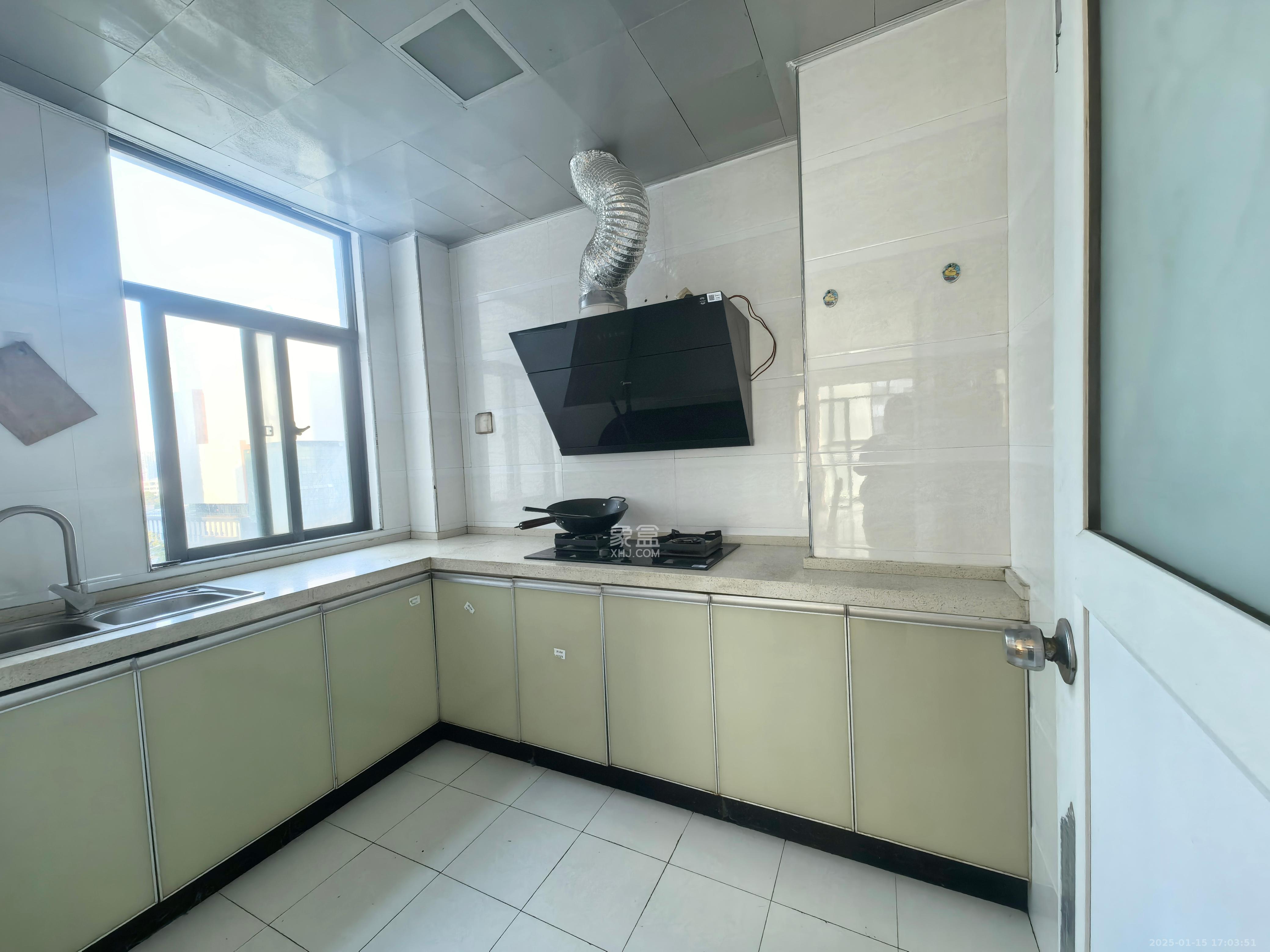 星城映象 3室2厅1卫 2600.0元/月 星城映象 3室2厅1卫 2600.0元/月室内图