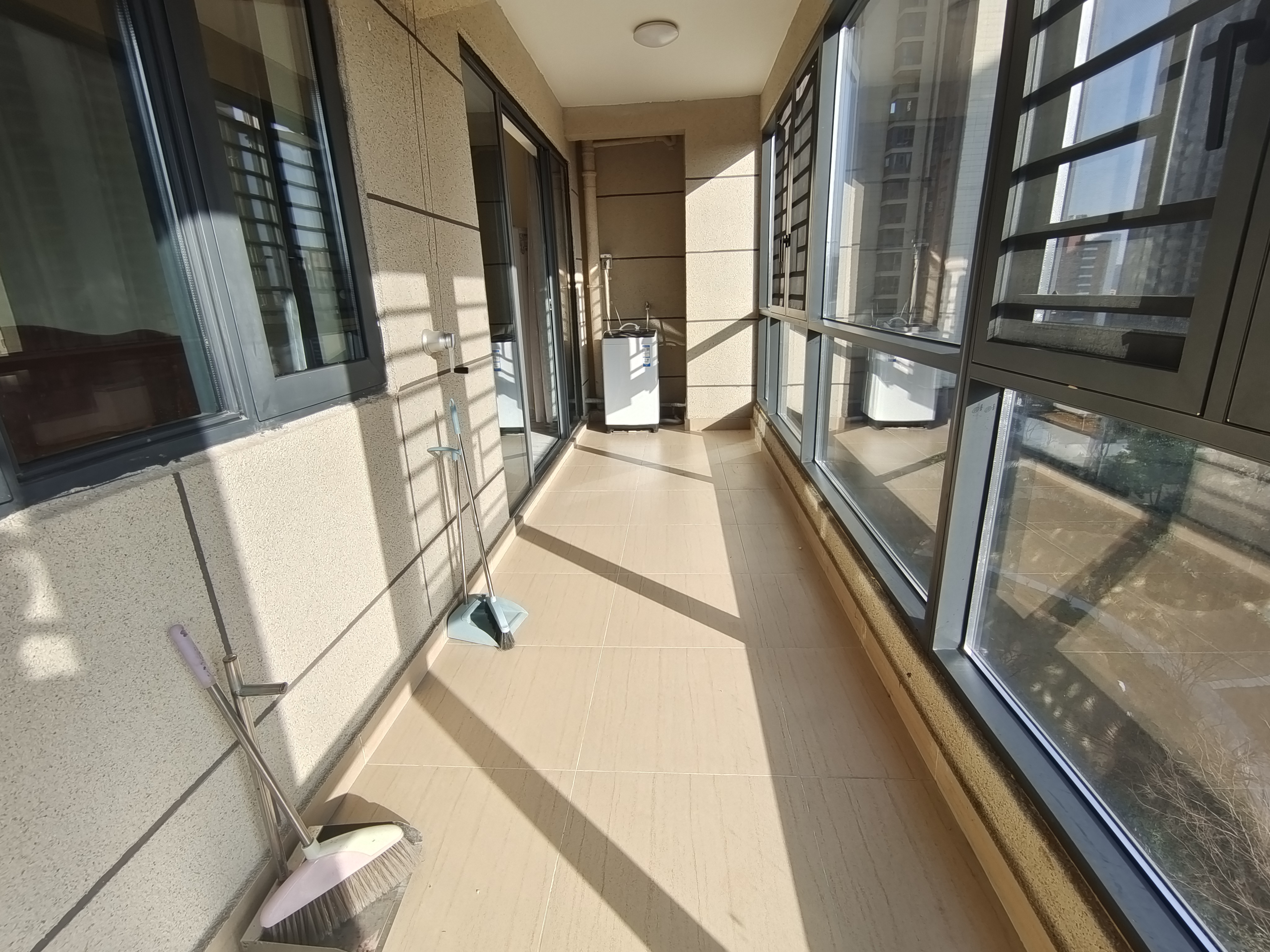 碧桂园梓山府 3室2厅2卫 1900.0元/月 碧桂园梓山府 3室2厅2卫 1900.0元/月室内图