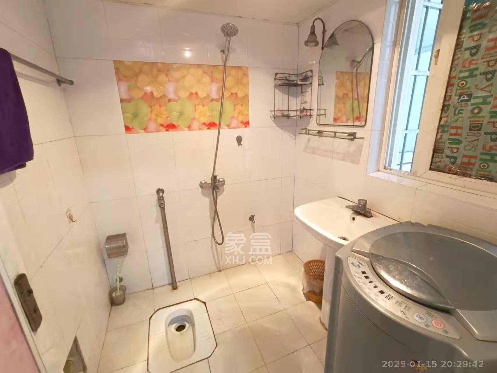 东方公寓  1室1厅1卫   1700.00元/月室内图