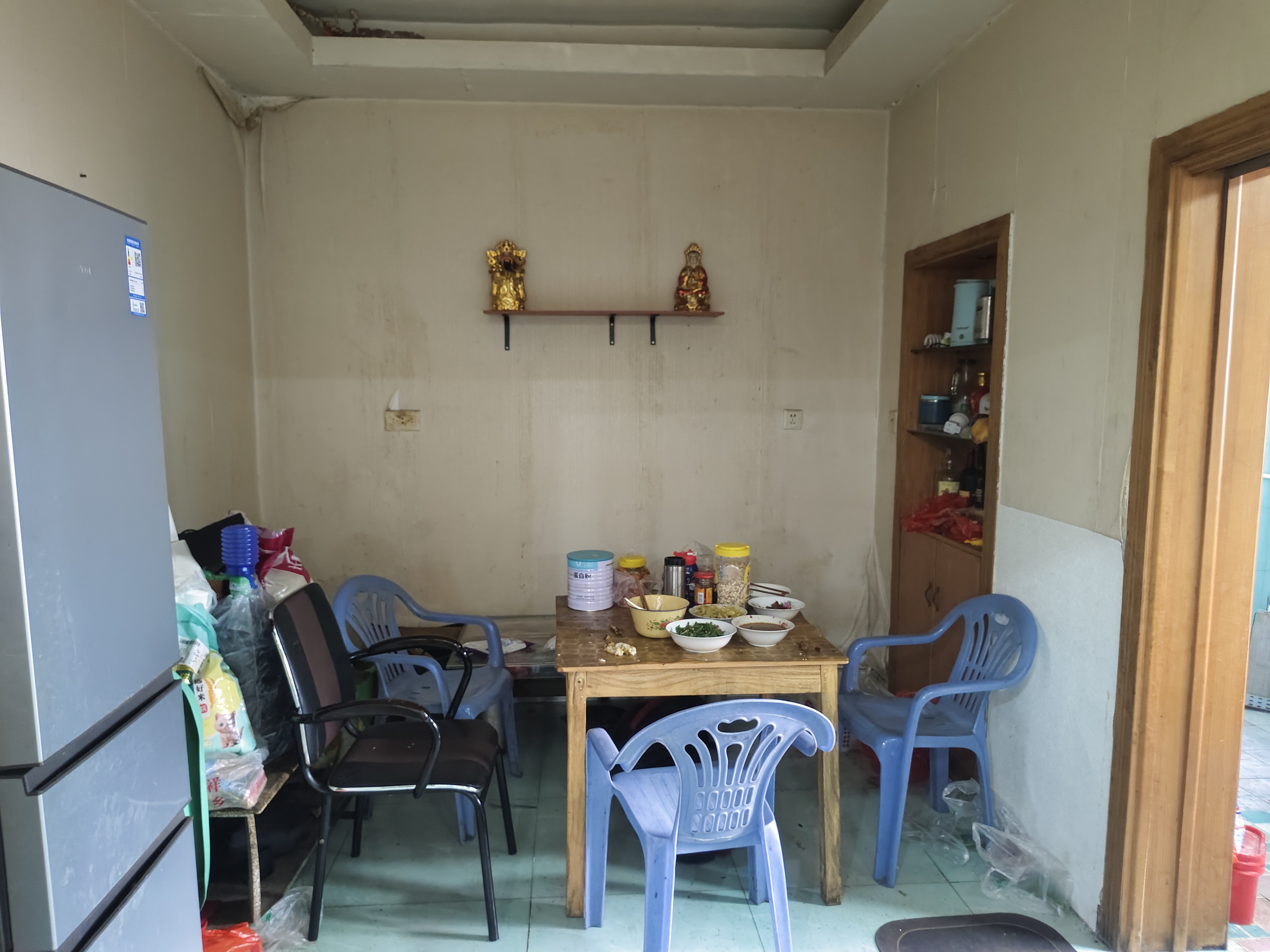 娄星区房改办(娄星征迁)家属楼 3室2厅2卫 32.8万 娄星区房改办(娄星征迁)家属楼 3室2厅2卫 32.8万客厅