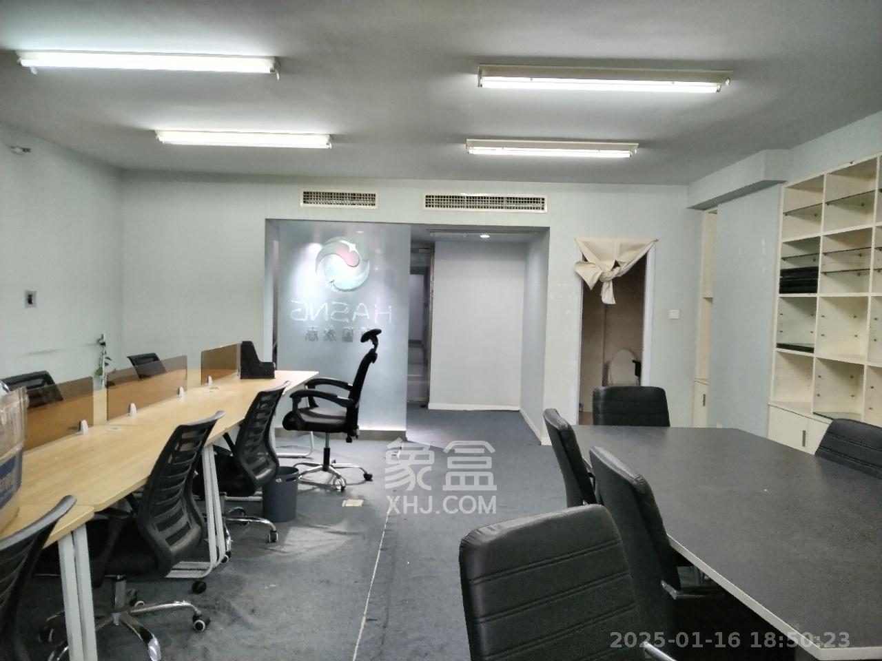 新时代广场  1室1厅1卫   4500.00元/月室内图