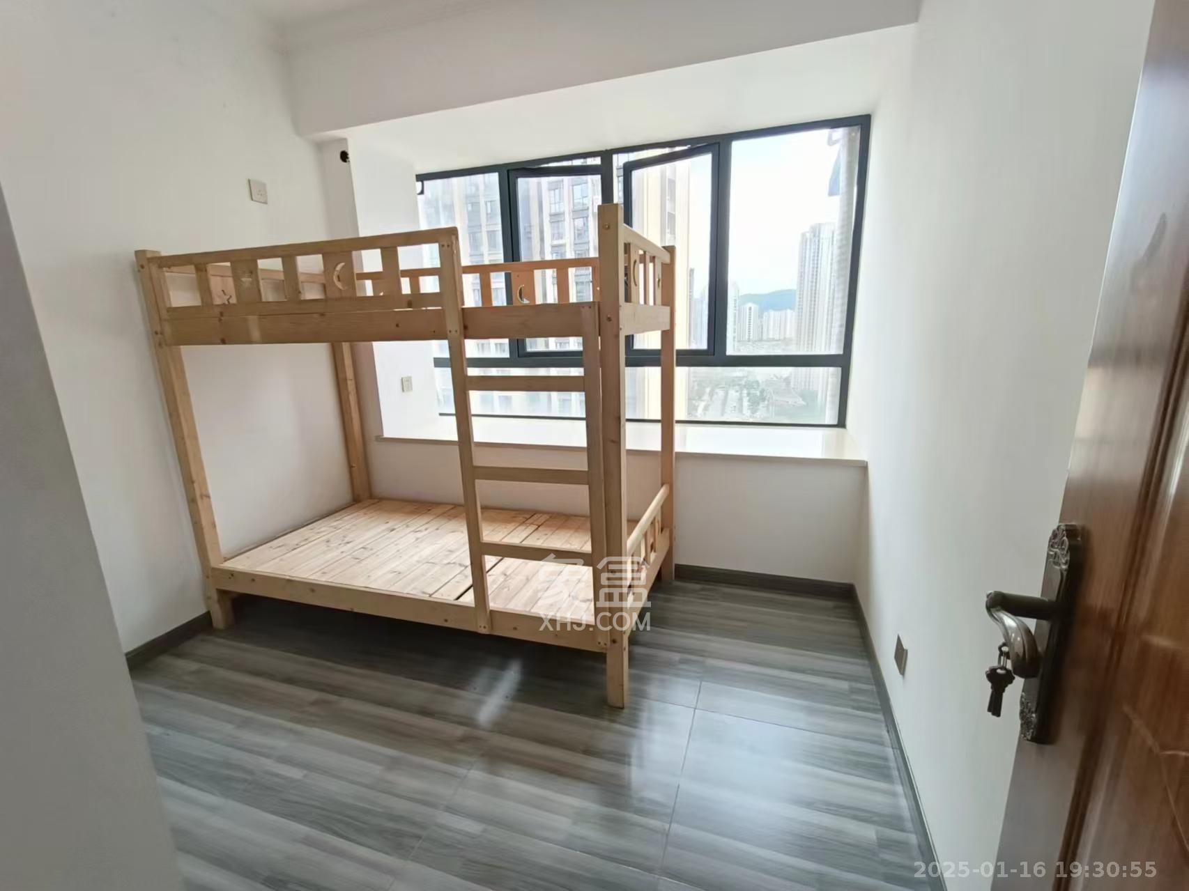 振业城二期  4室2厅2卫   3800.00元/月室内图
