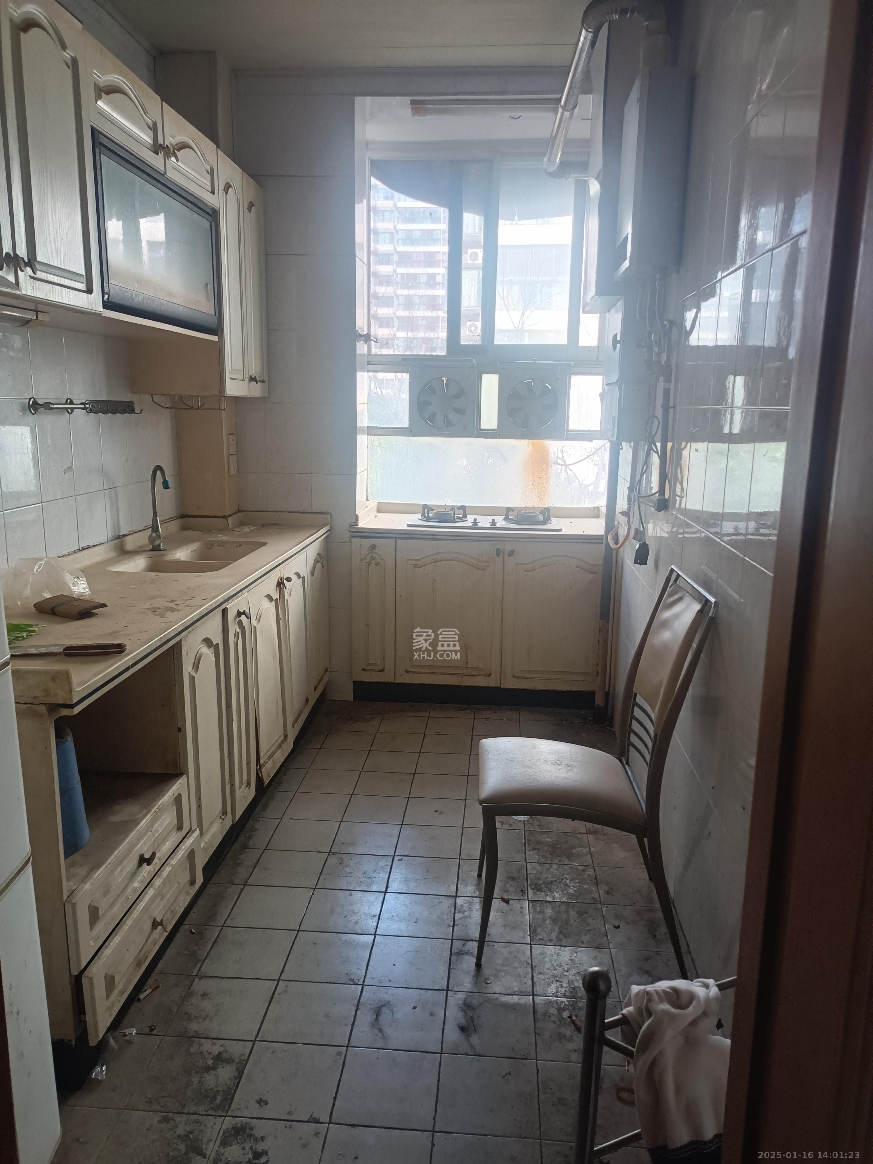 国税局宿舍(三一大道) 3室2厅2卫 2500.0元/月 国税局宿舍(三一大道) 3室2厅2卫 2500.0元/月室内图