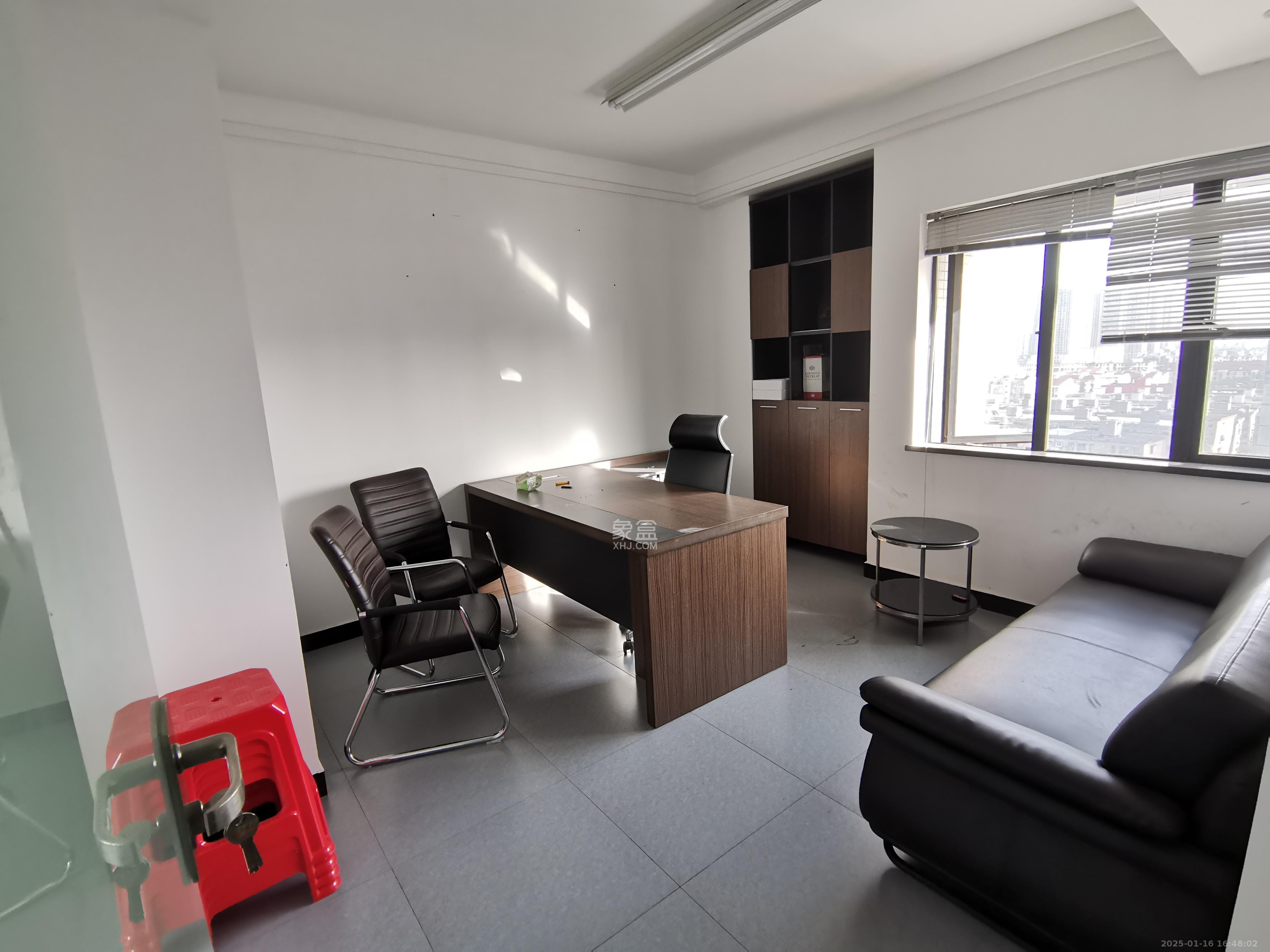 锦泰东环国际  1室1厅1卫    8000.0元/月 锦泰东环国际  1室1厅1卫    8000.0元/月室内图