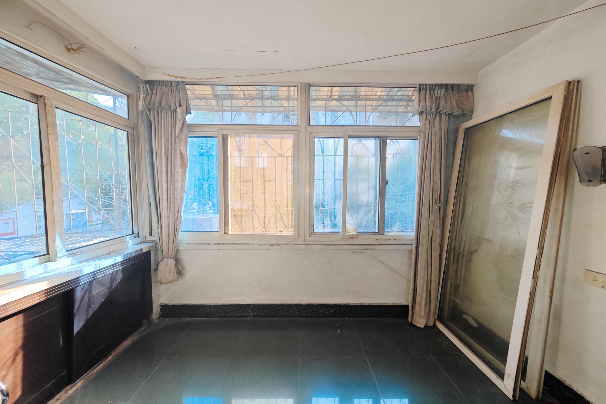 荷叶塘社区(雨花区) 1室0厅0卫 58.0万 荷叶塘社区(雨花区) 1室0厅0卫 58.0万阳台