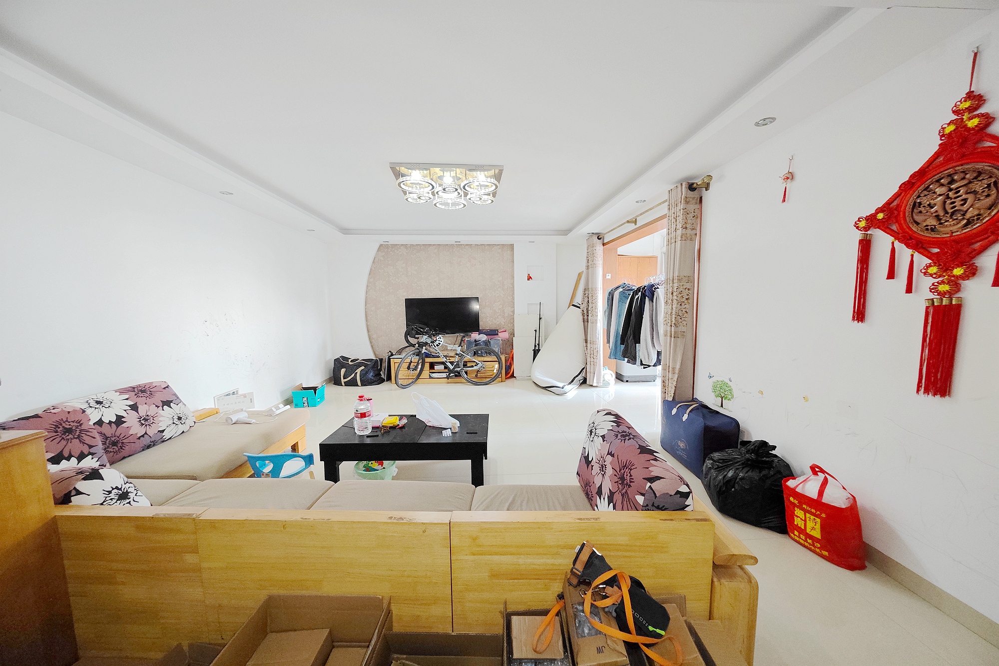 菁华源  3室2厅2卫   93.00万客厅