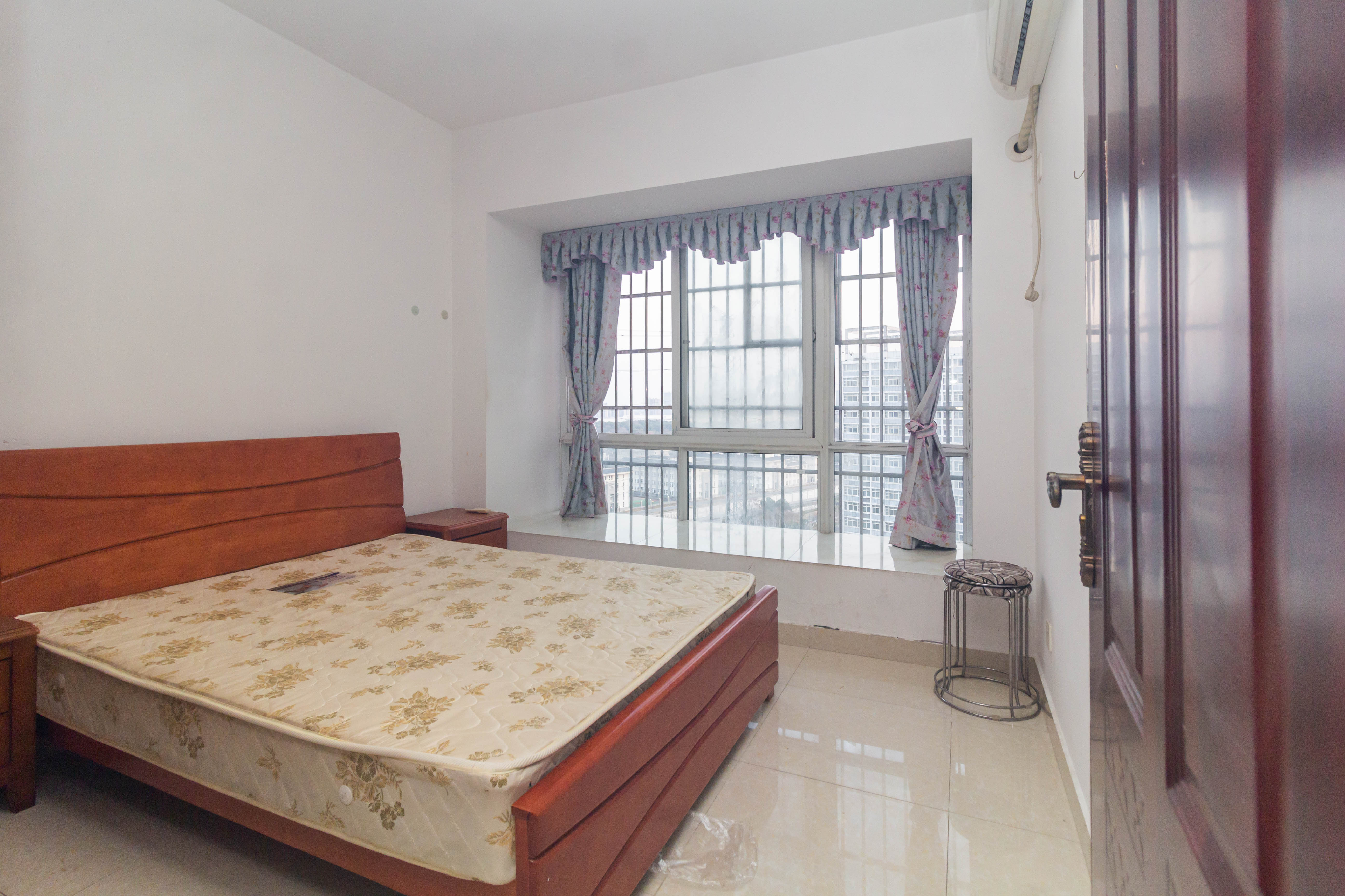 爵士湘 3室2厅2卫 65.0万 爵士湘 3室2厅2卫 65.0万卧室