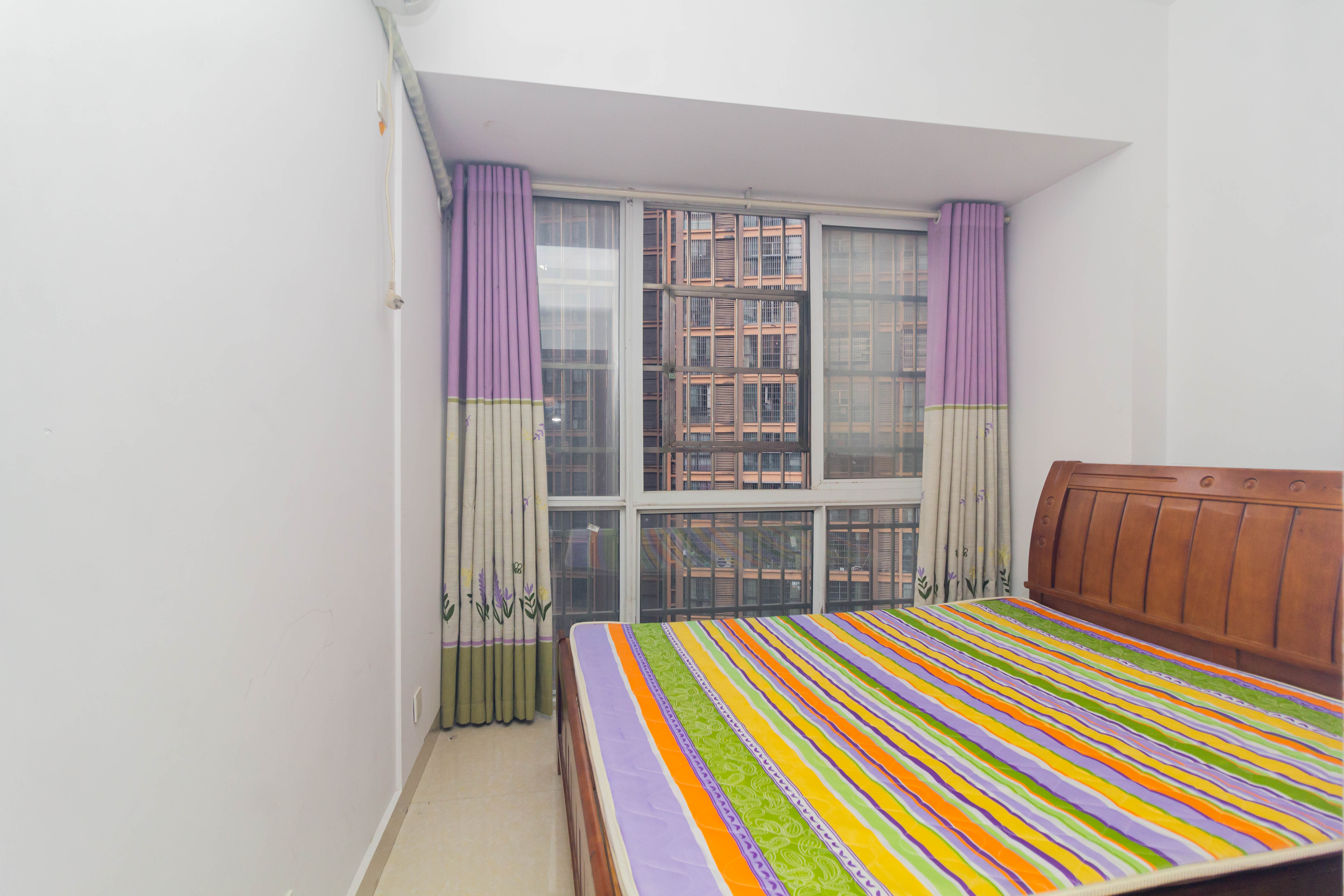 爵士湘 3室2厅2卫 65.0万 爵士湘 3室2厅2卫 65.0万卧室