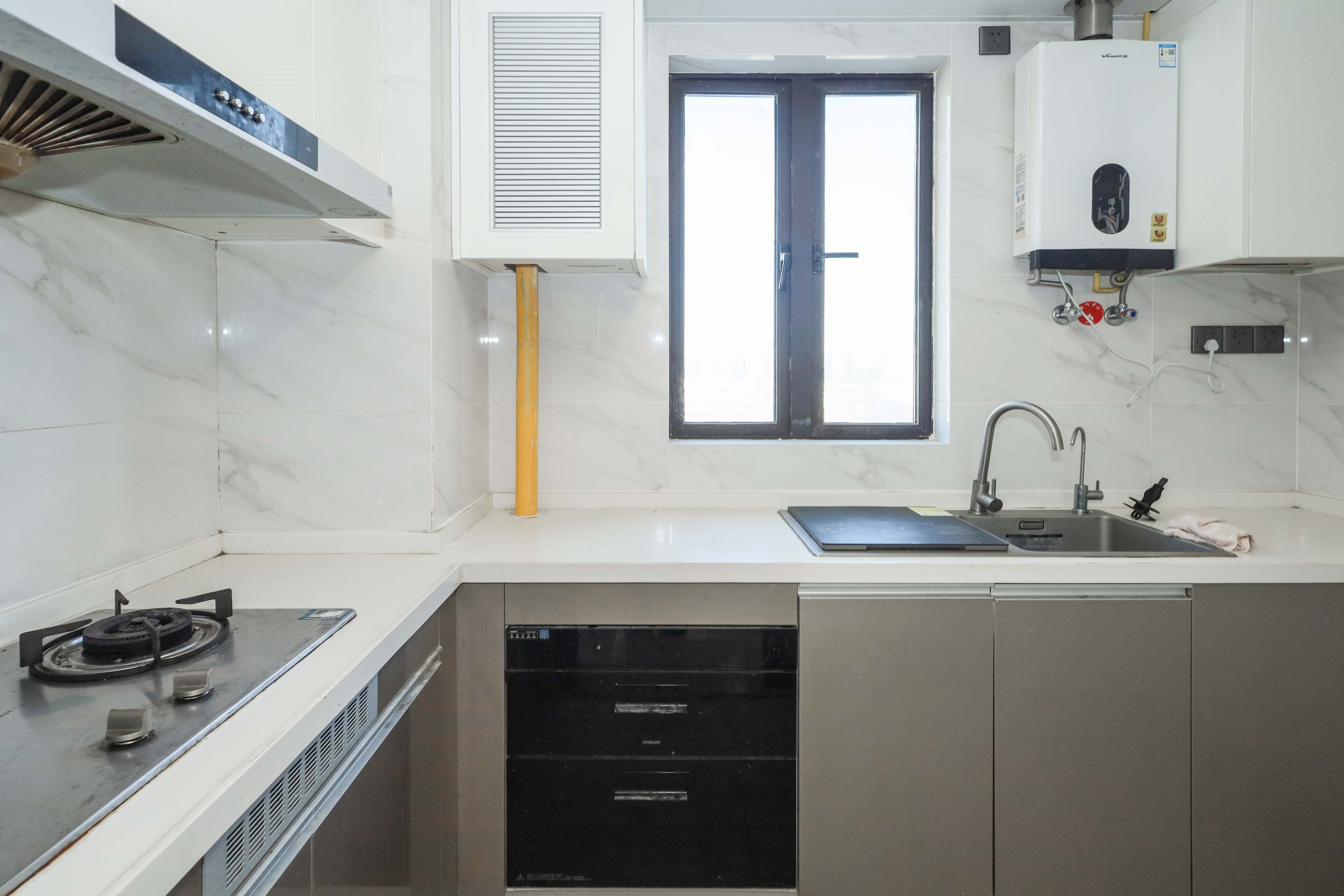 招商华发依云曦城  4室2厅2卫    115.0万厨房