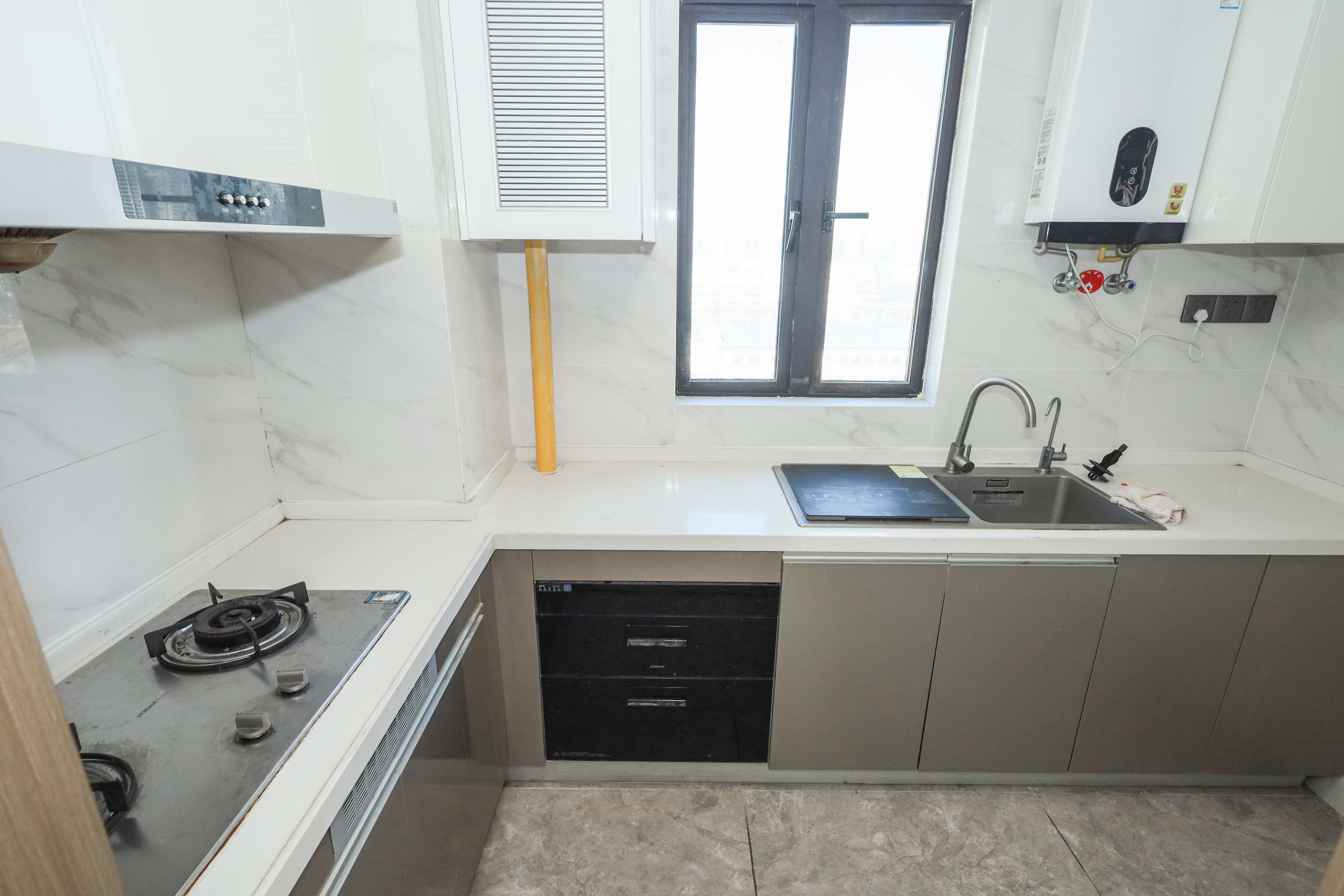 招商华发依云曦城  4室2厅2卫    115.0万厨房