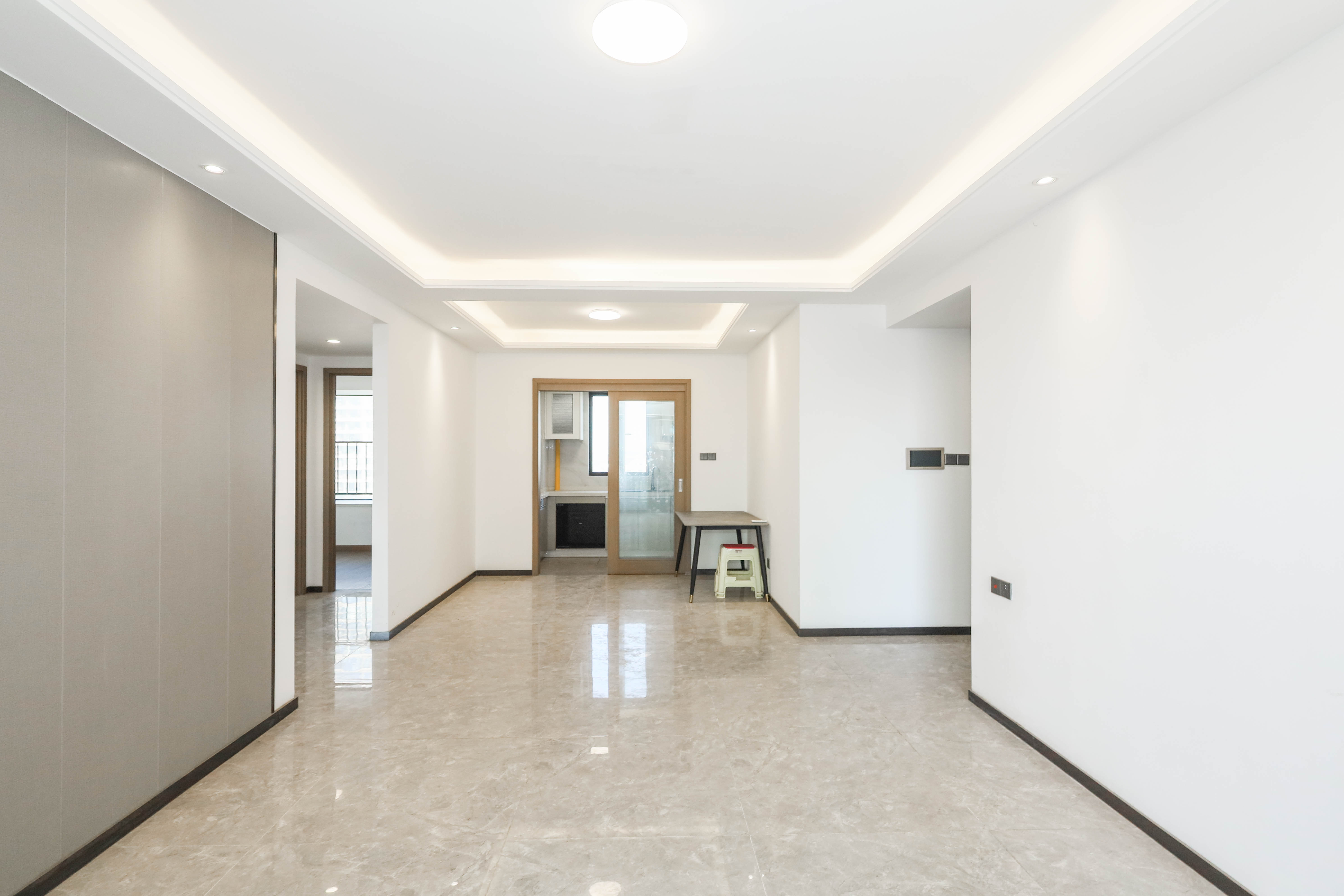 招商华发依云曦城  4室2厅2卫    115.0万客厅