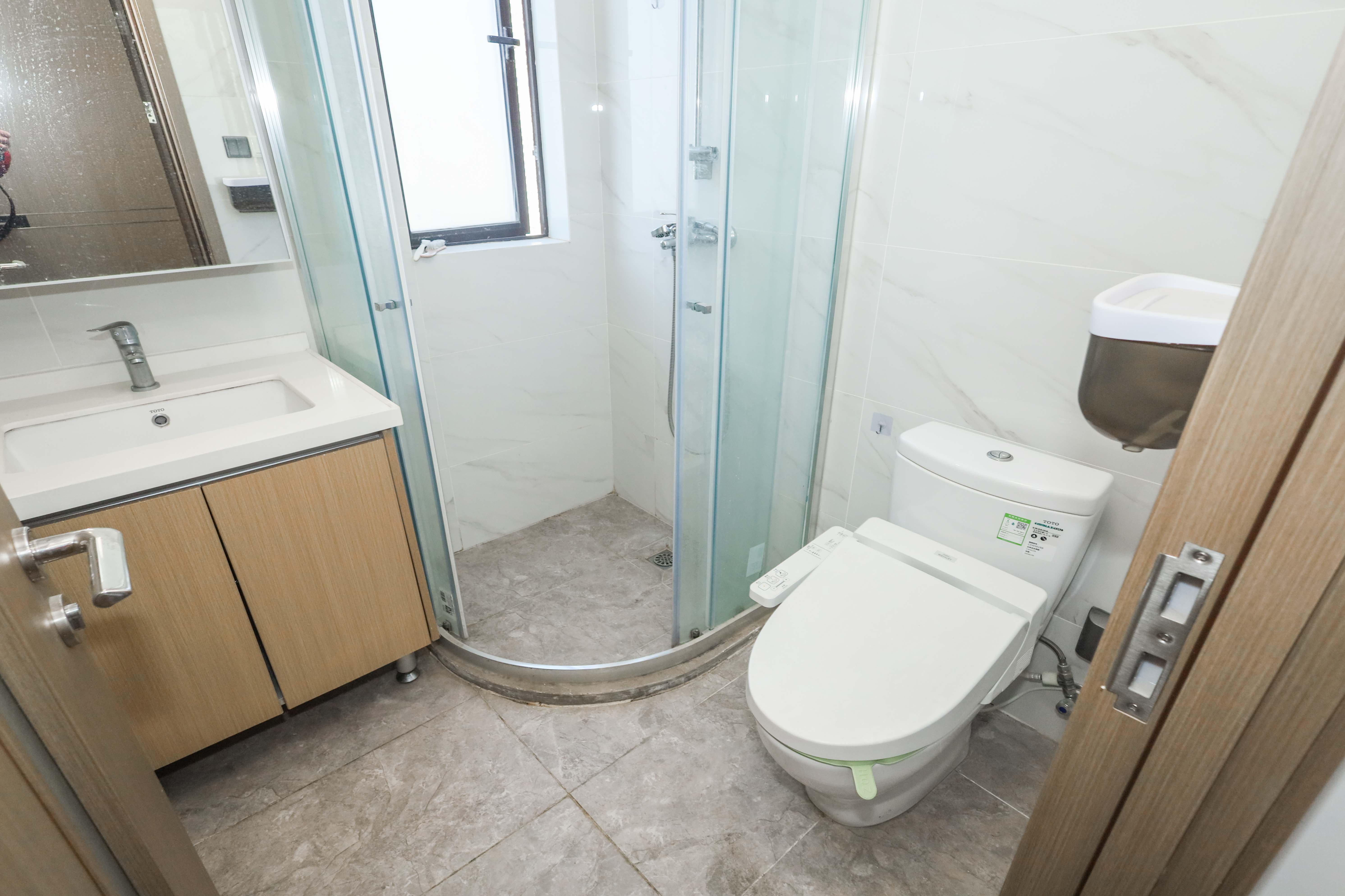 招商华发依云曦城  4室2厅2卫    115.0万卫生间