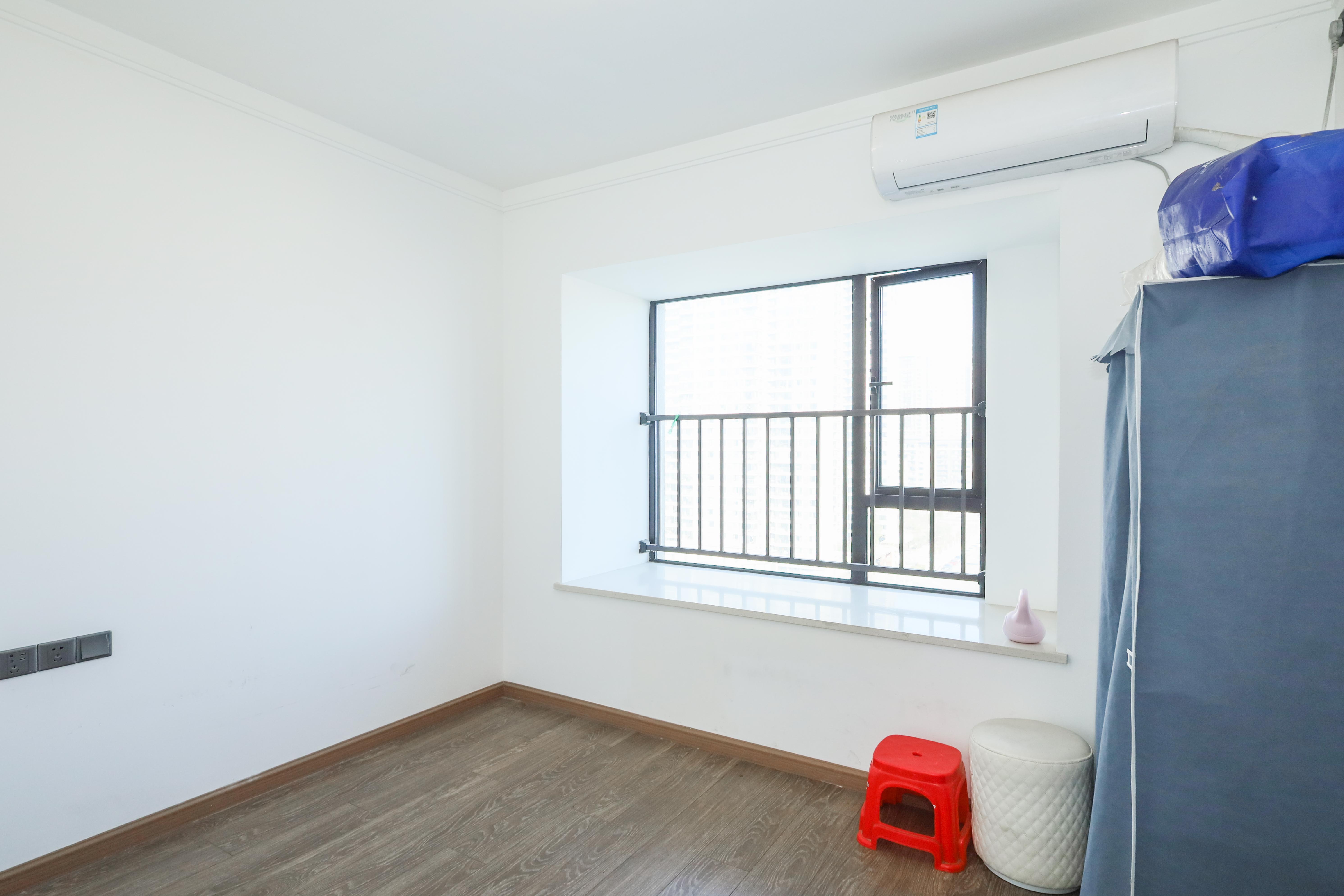 招商华发依云曦城  4室2厅2卫    115.0万卧室