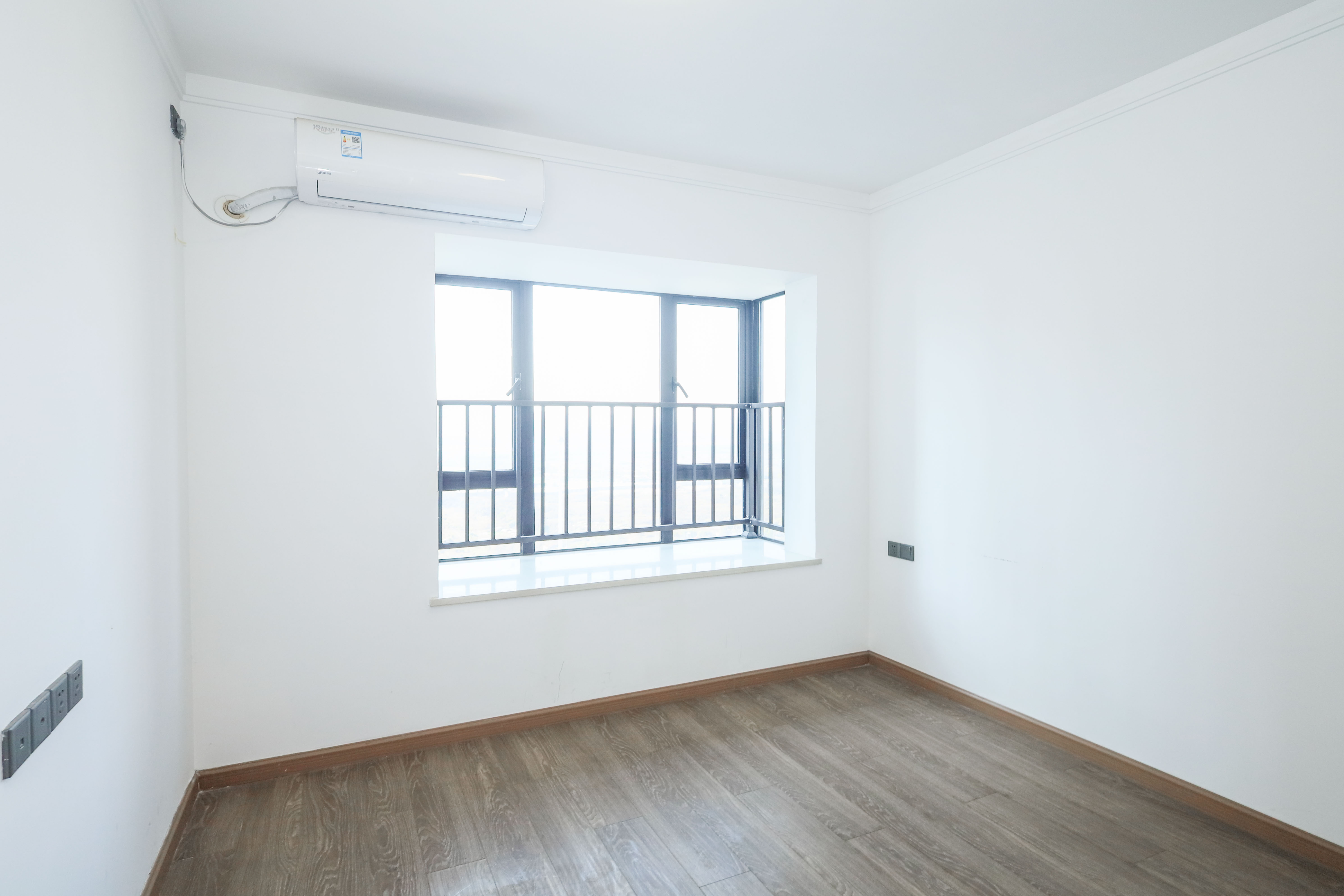 招商华发依云曦城  4室2厅2卫    115.0万卧室