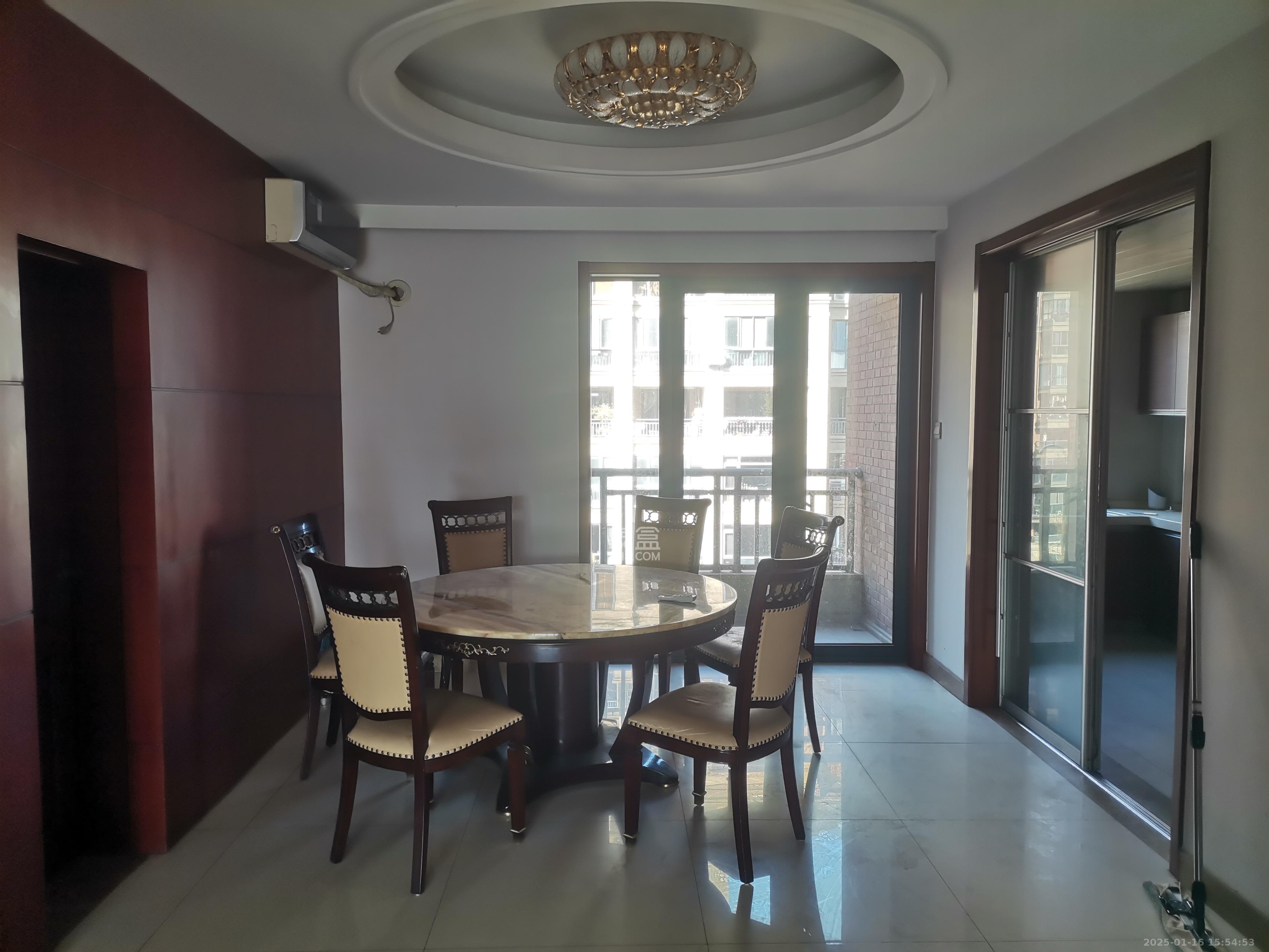 绿城桂花城  5室2厅2卫    7500.0元/月 绿城桂花城  5室2厅2卫    7500.0元/月室内图