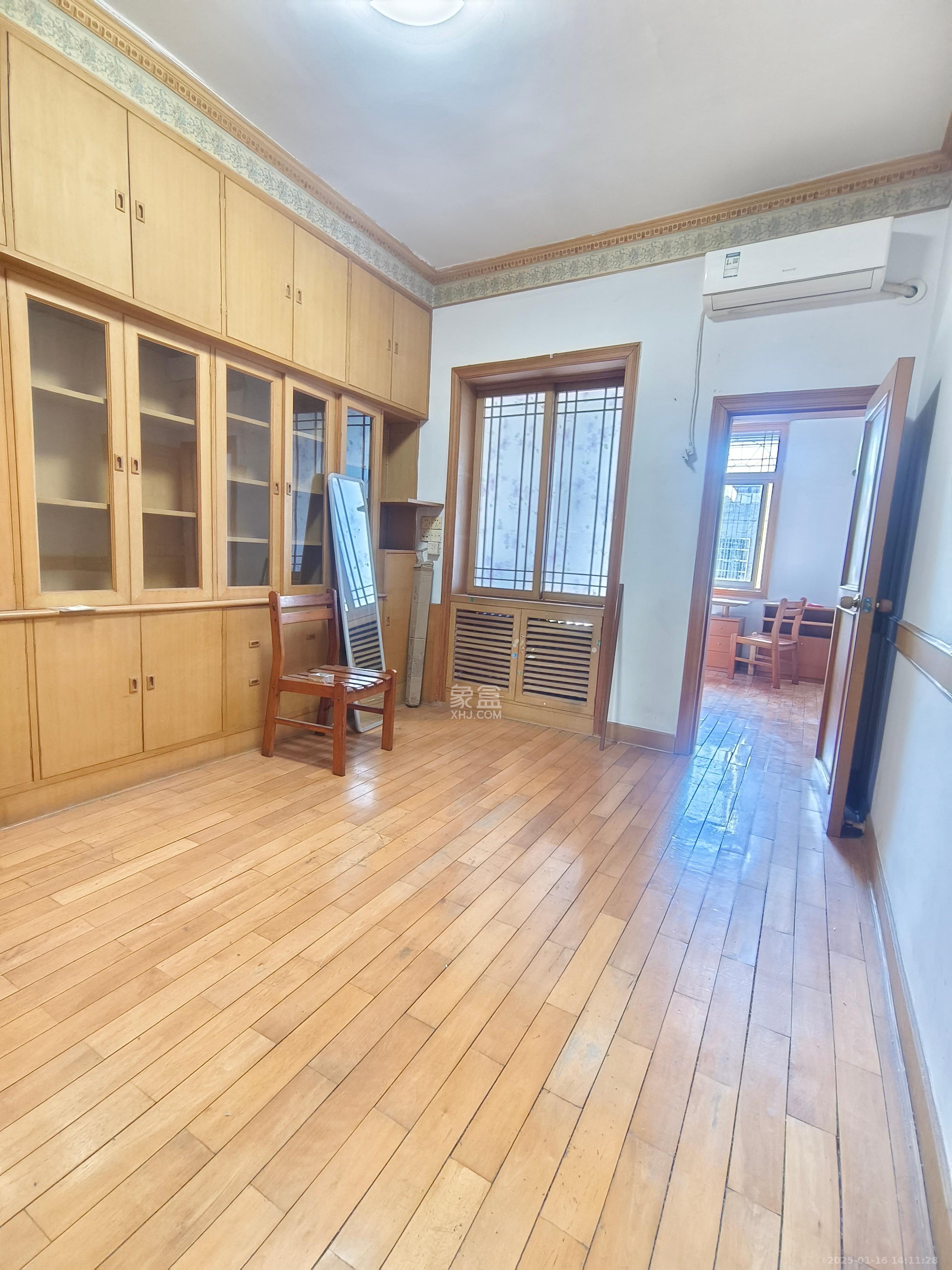 省政府机关梓园住宅区 3室2厅1卫 2700.0元/月 省政府机关梓园住宅区 3室2厅1卫 2700.0元/月室内图