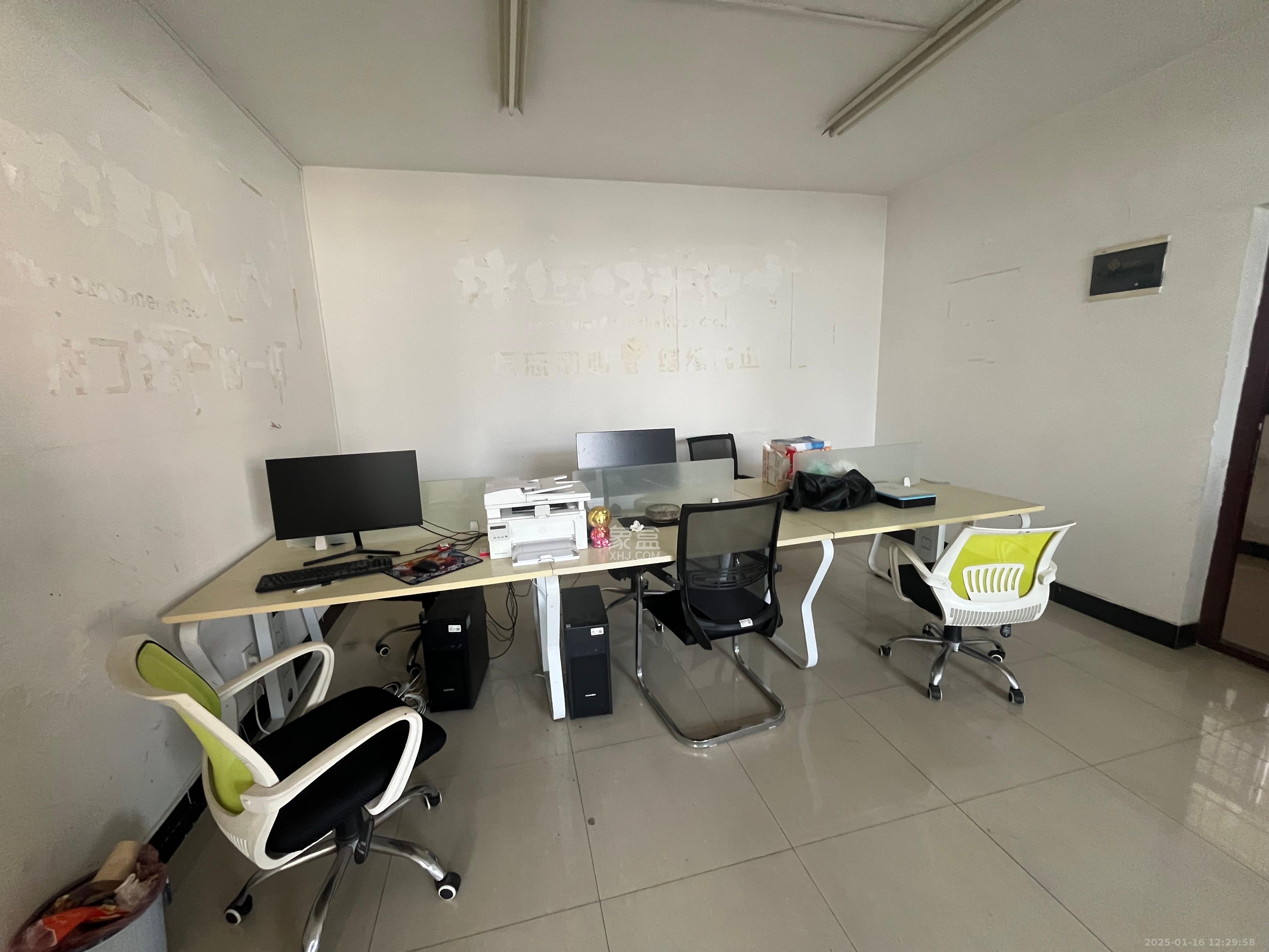 上河国际F座  3室2厅1卫   2500.00元/月室内图1