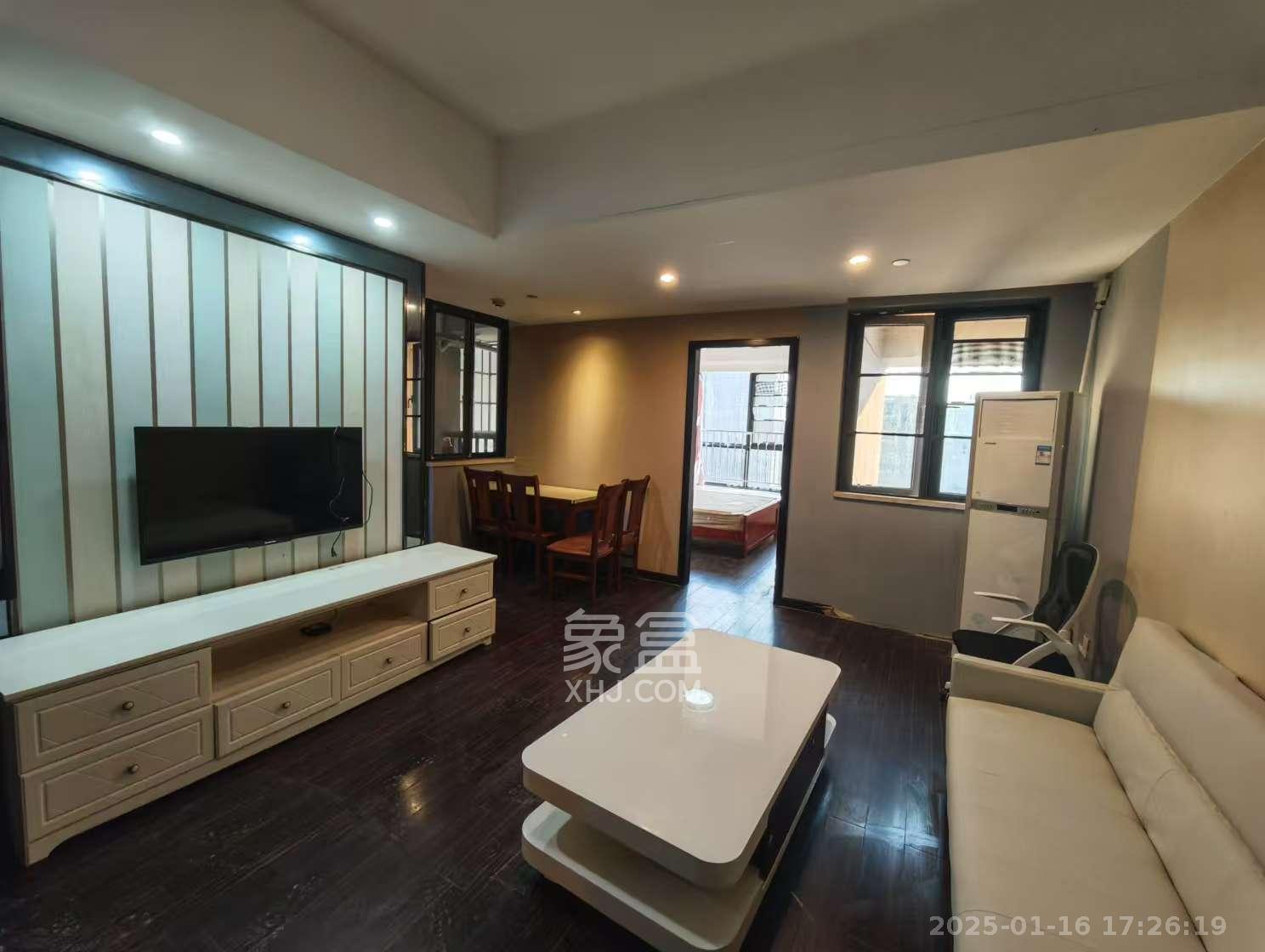 德思勤城市广场(宝格丽公寓) 1室1厅1卫 2400.0元/月 德思勤城市广场(宝格丽公寓) 1室1厅1卫 2400.0元/月室内图