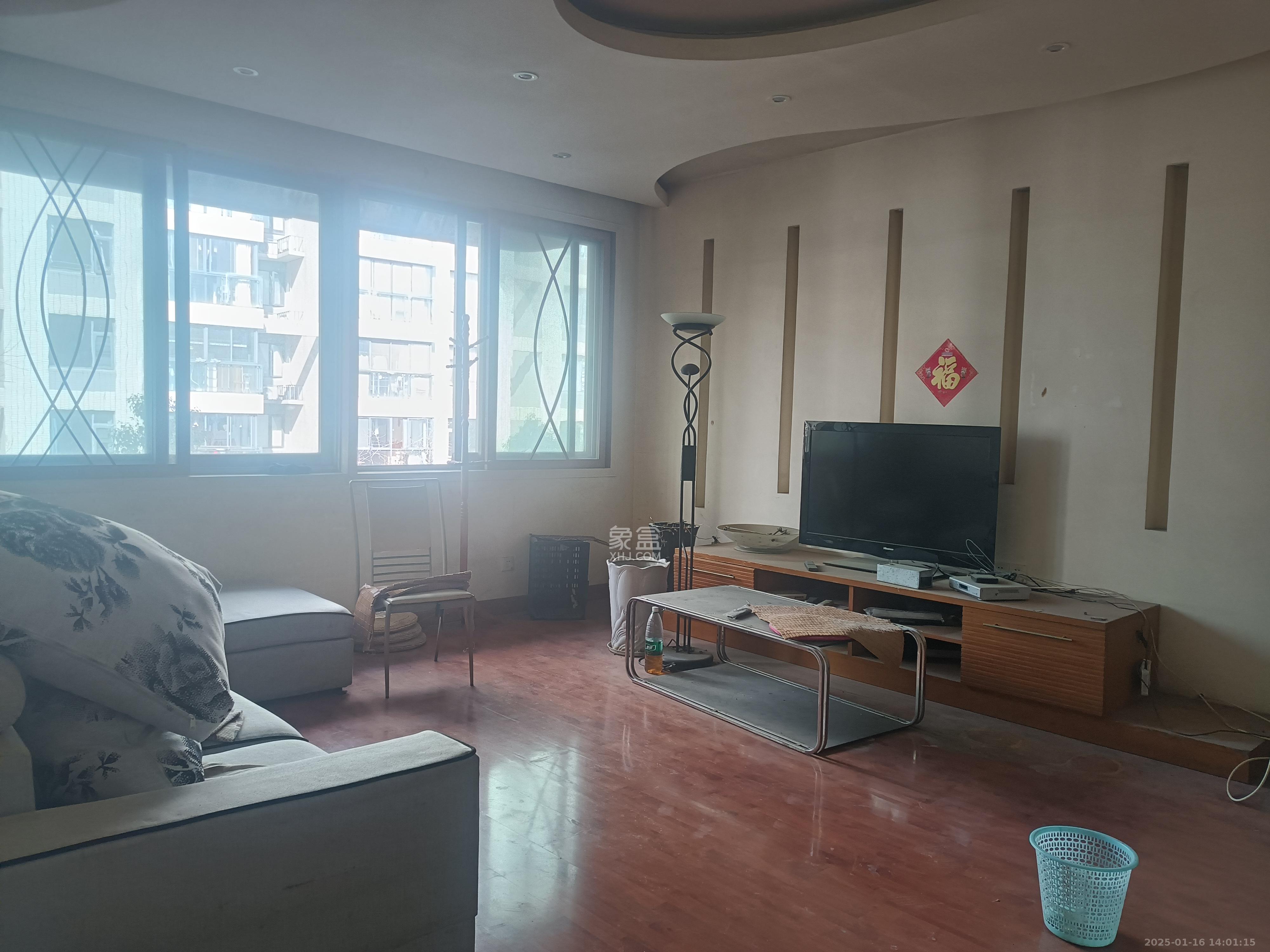 国税局宿舍(三一大道) 3室2厅2卫 2500.0元/月 国税局宿舍(三一大道) 3室2厅2卫 2500.0元/月室内图