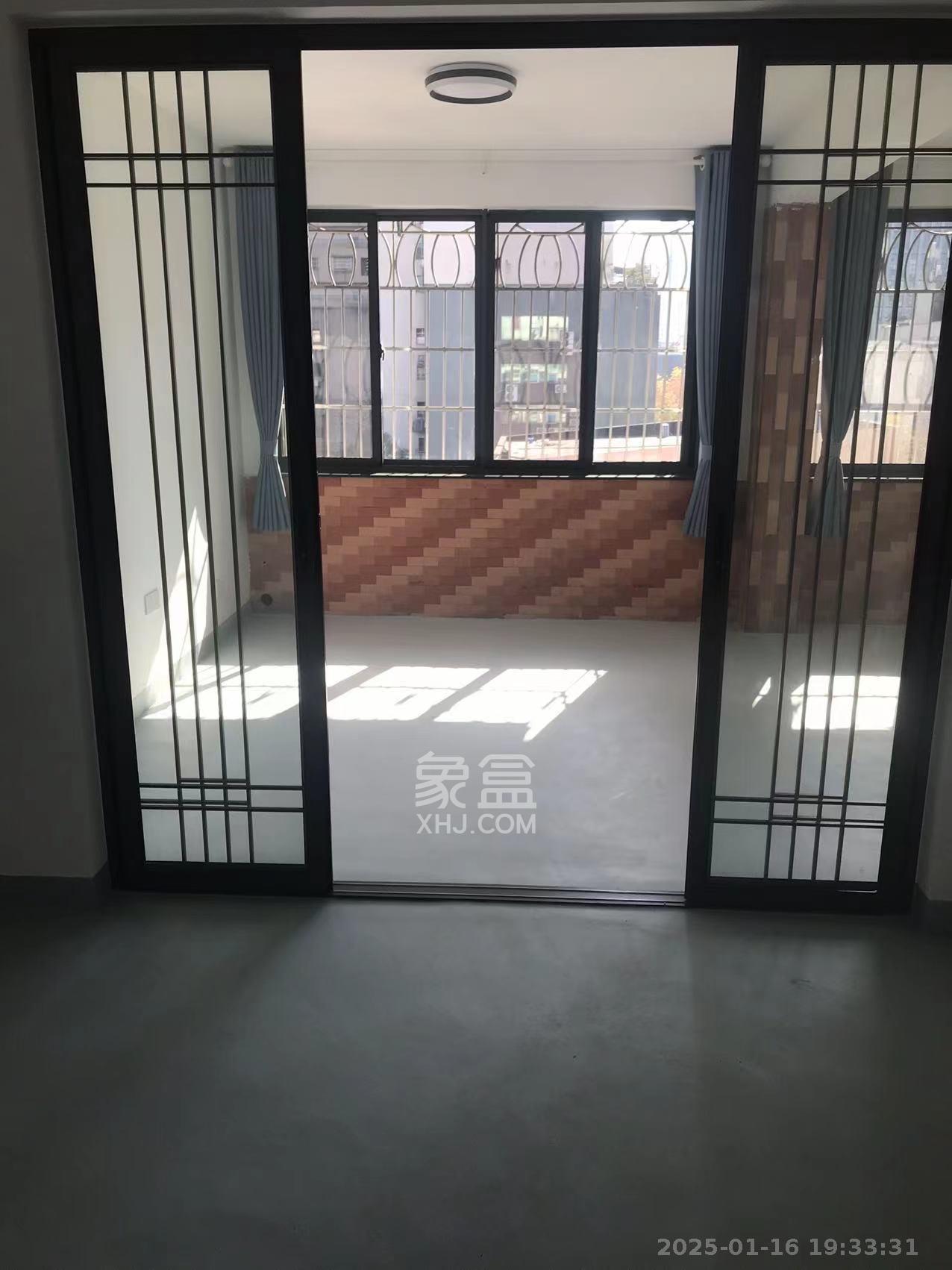 燕山街社区  2室1厅1卫   2300.00元/月室内图