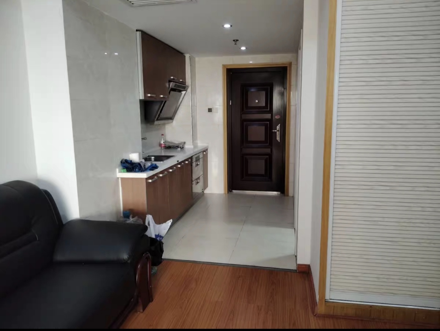 财智公馆大厦(瑞士国际酒店)  1室1厅1卫    25.8万 财智公馆大厦(瑞士国际酒店)  1室1厅1卫    25.8万客厅