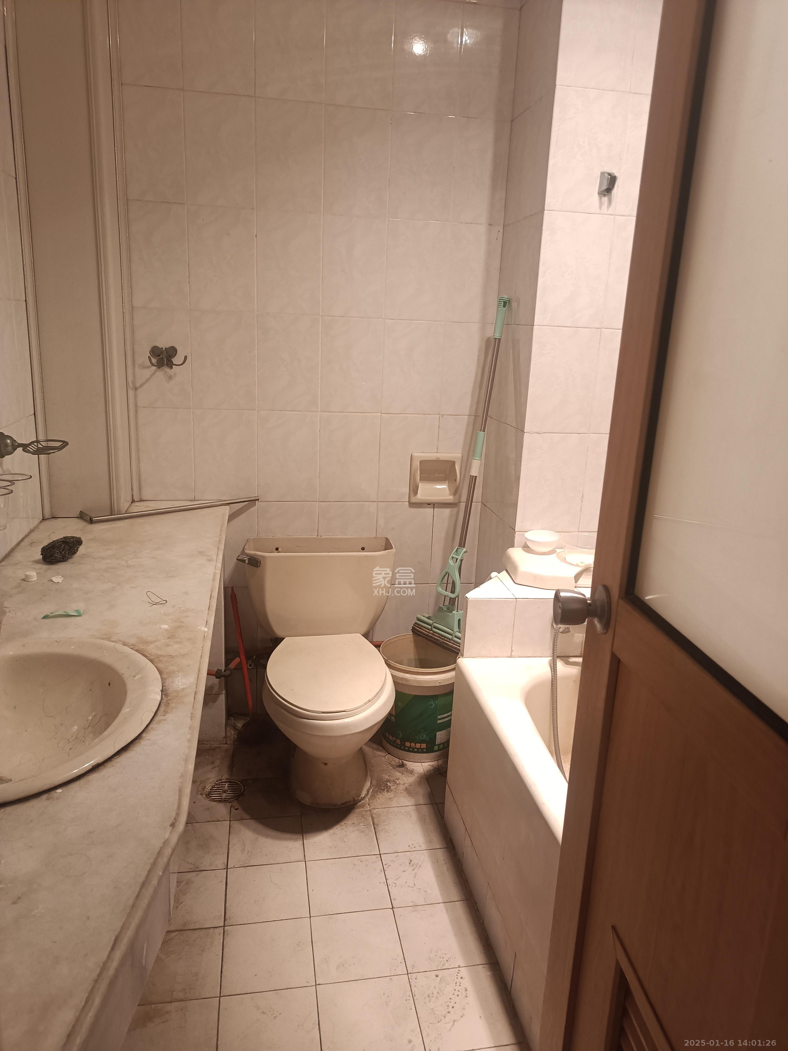 国税局宿舍(三一大道) 3室2厅2卫 2500.0元/月 国税局宿舍(三一大道) 3室2厅2卫 2500.0元/月室内图