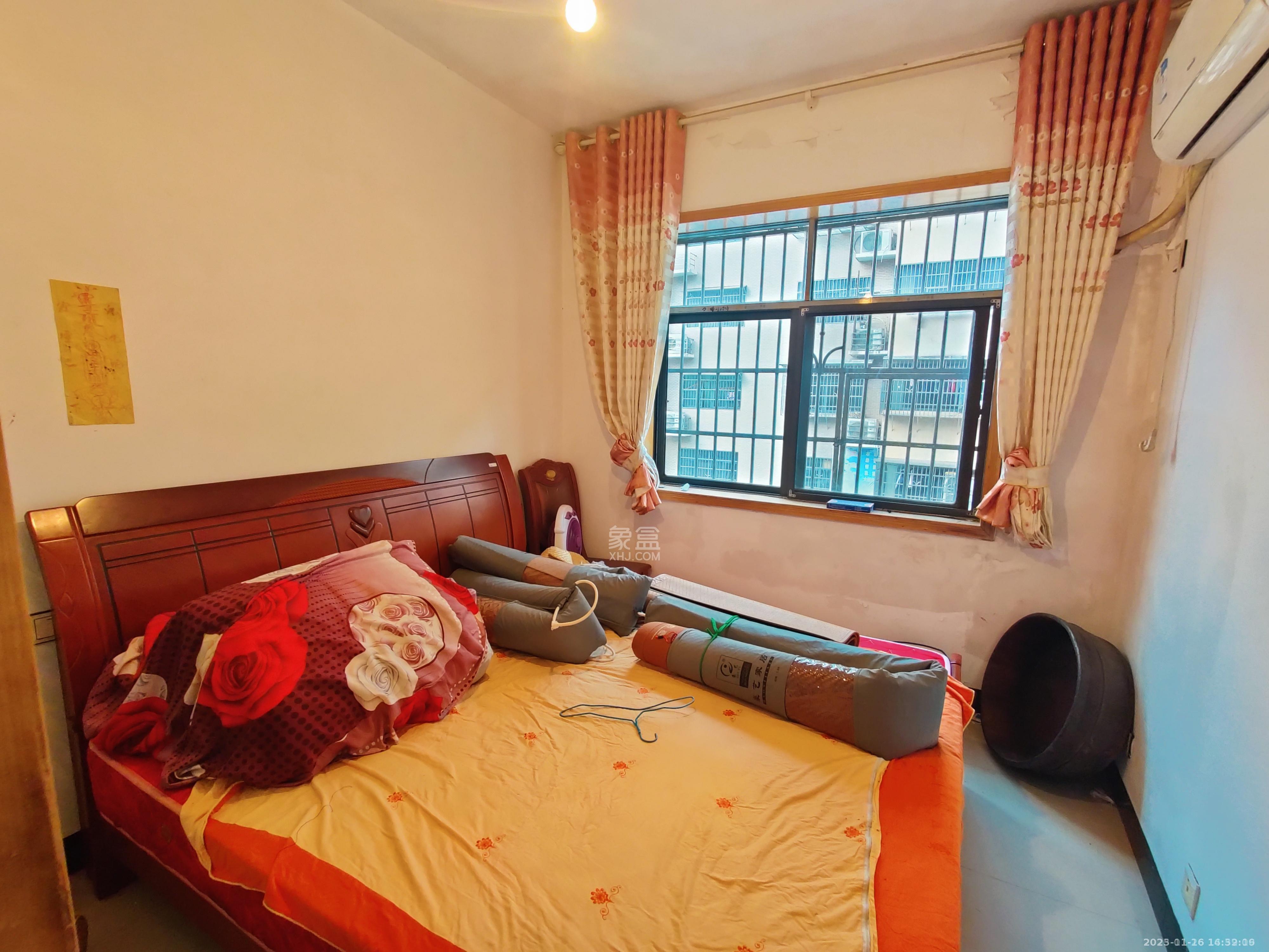 响塘小区 4室2厅2卫 1600.0元/月 响塘小区 4室2厅2卫 1600.0元/月室内图