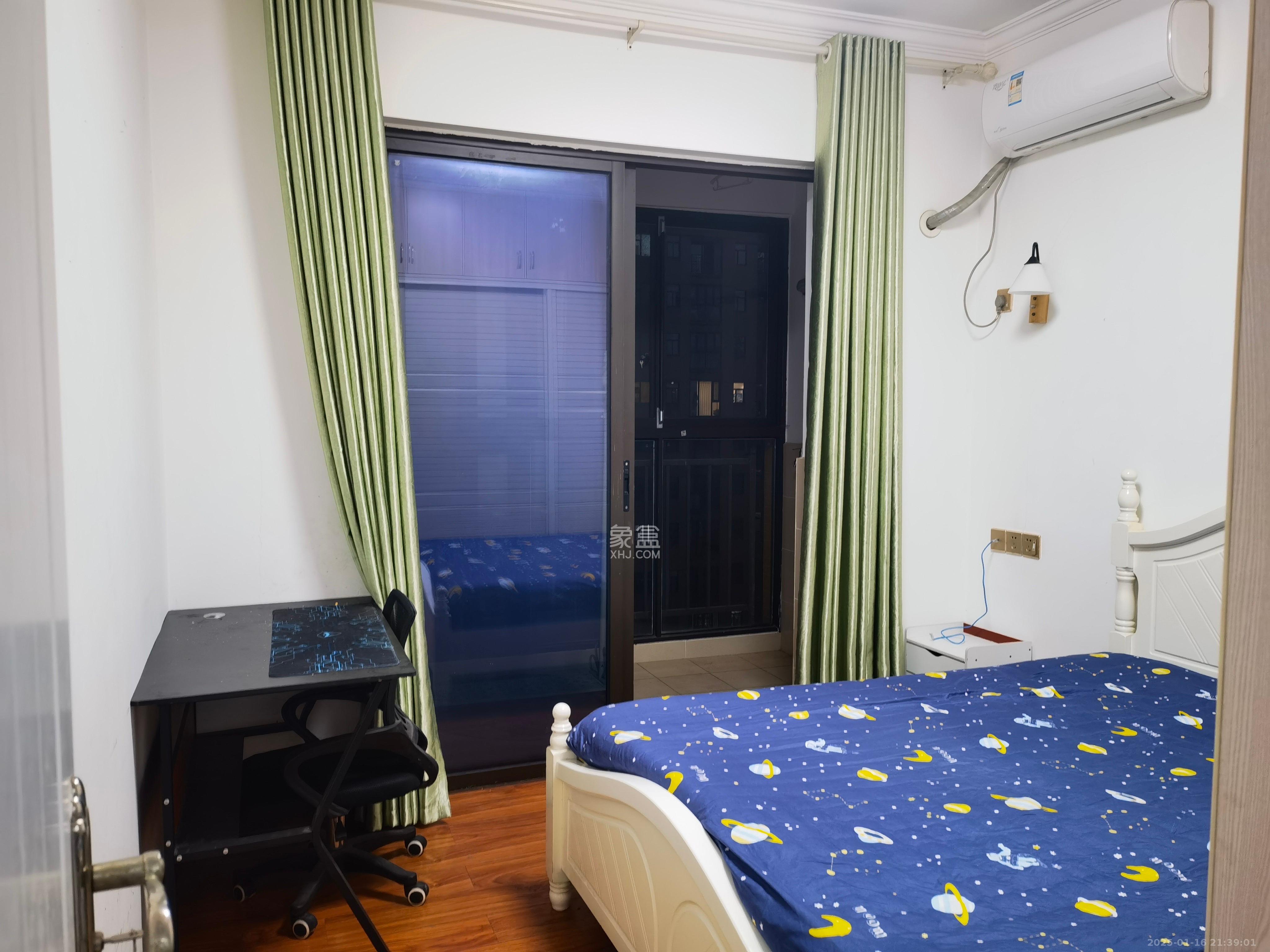 德润小区(丰升德润小区) 3室2厅2卫 2400.0元/月 德润小区(丰升德润小区) 3室2厅2卫 2400.0元/月室内图