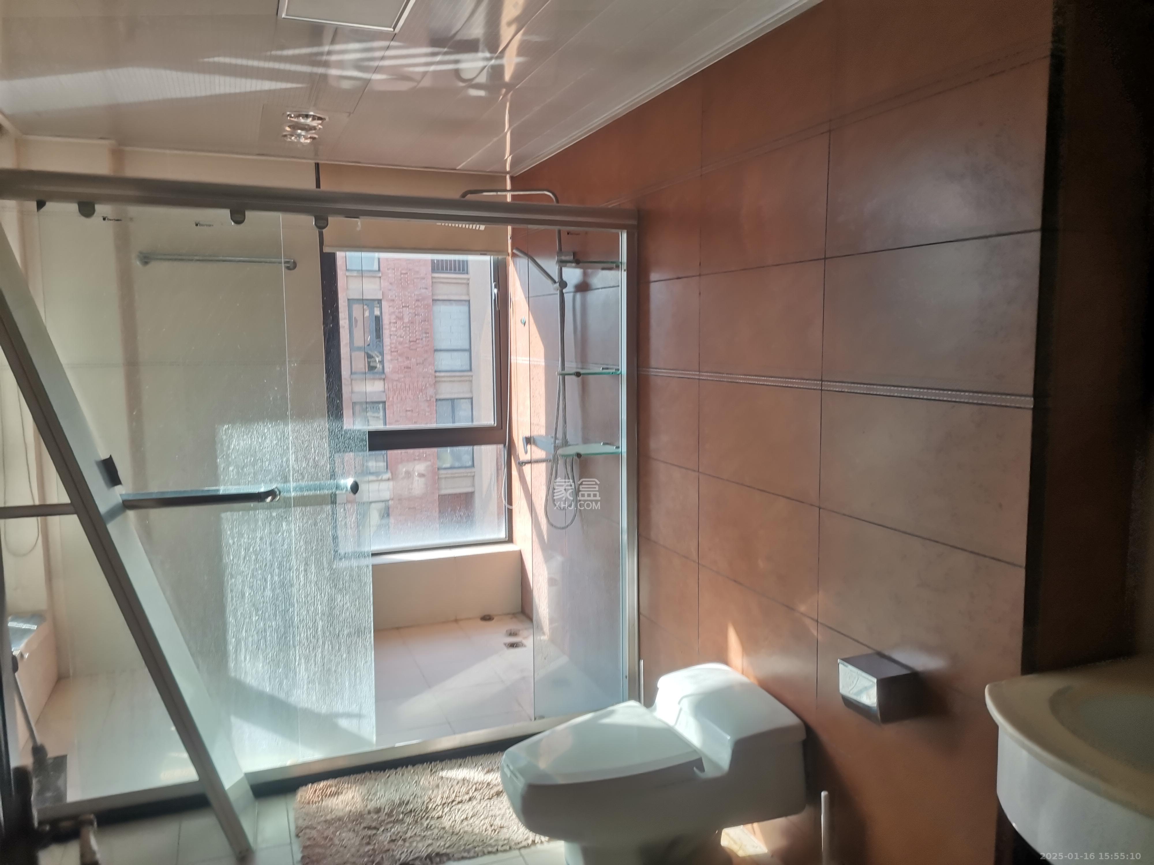 绿城桂花城  5室2厅2卫    7500.0元/月 绿城桂花城  5室2厅2卫    7500.0元/月室内图