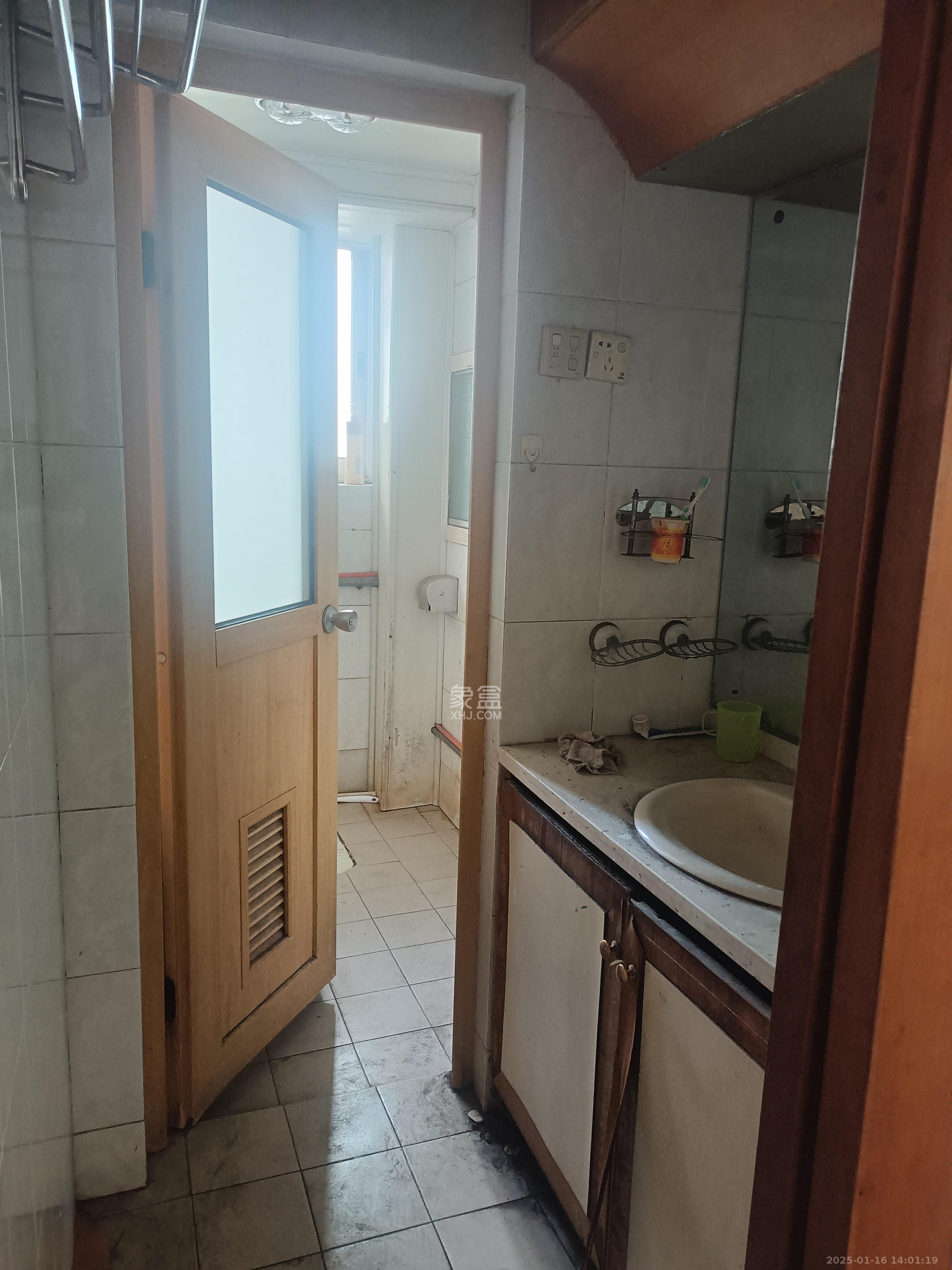 国税局宿舍(三一大道) 3室2厅2卫 2500.0元/月 国税局宿舍(三一大道) 3室2厅2卫 2500.0元/月室内图