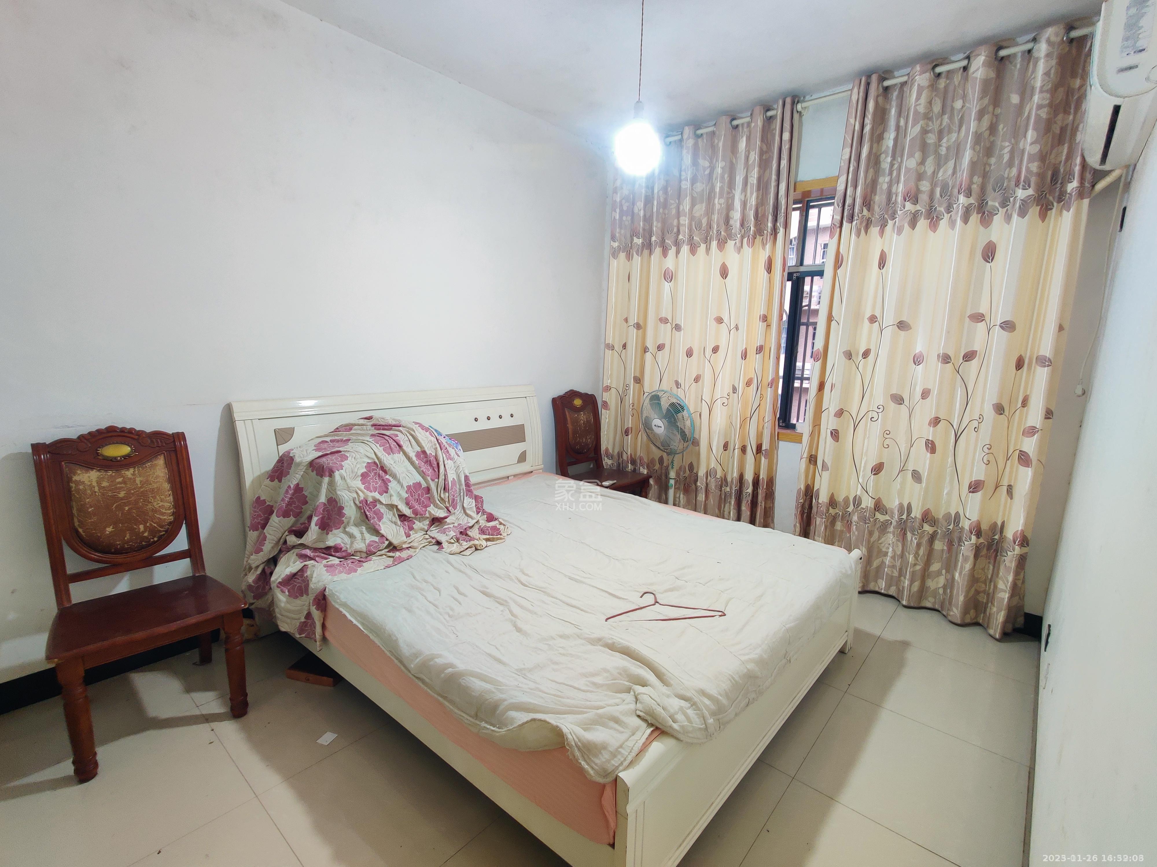 响塘小区 4室2厅2卫 1600.0元/月 响塘小区 4室2厅2卫 1600.0元/月室内图