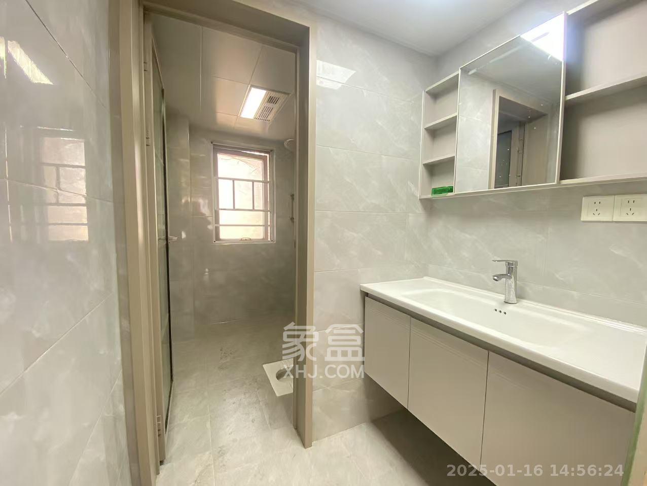 丽发新城  3室2厅2卫   2800.00元/月室内图