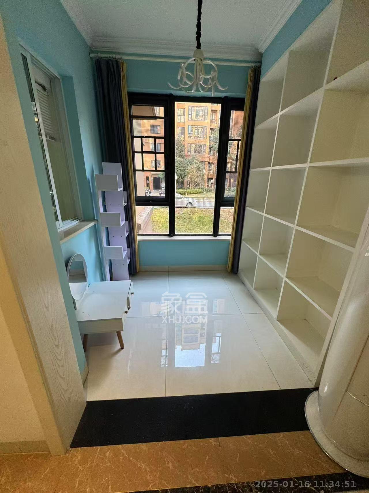 怡海星城 3室2厅2卫 2500.0元/月 怡海星城 3室2厅2卫 2500.0元/月室内图