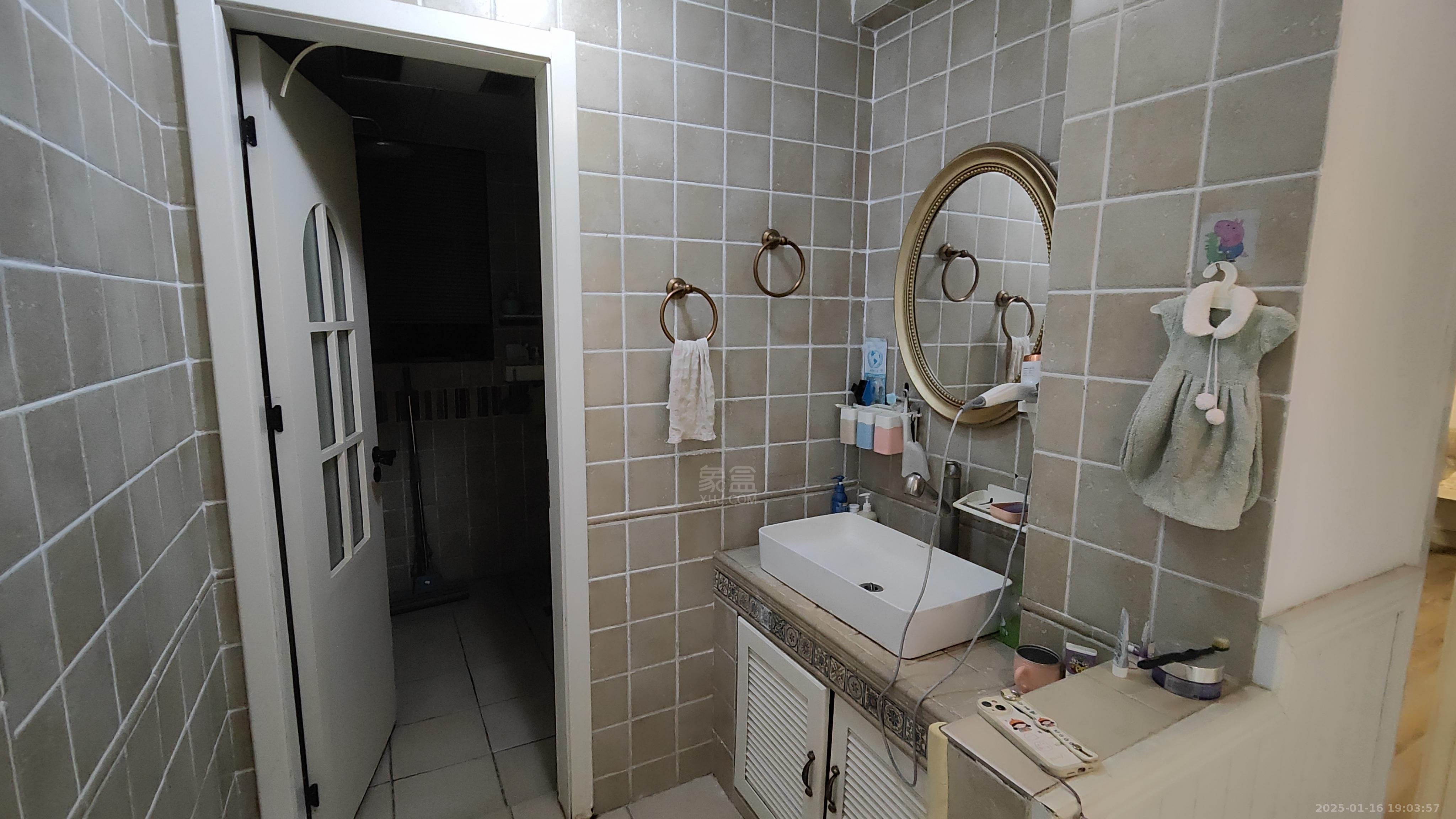 湖景名城  3室2厅1卫    2200.0元/月 湖景名城  3室2厅1卫    2200.0元/月室内图