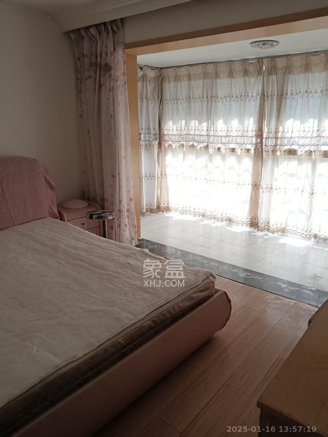 湘绣城 3室2厅2卫 1600.0元/月 湘绣城 3室2厅2卫 1600.0元/月室内图