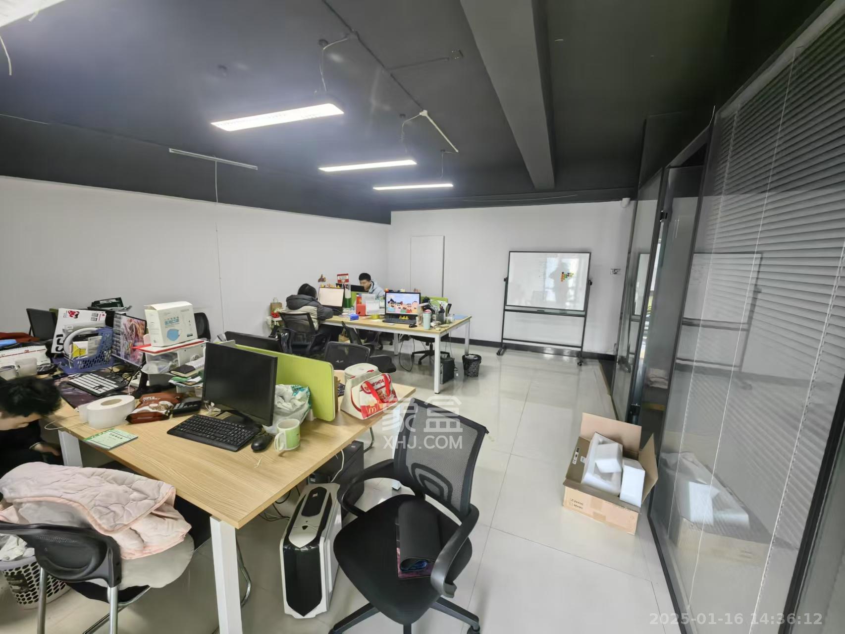 奥克斯广场  1室1厅1卫    4200.0元/月 奥克斯广场  1室1厅1卫    4200.0元/月室内图