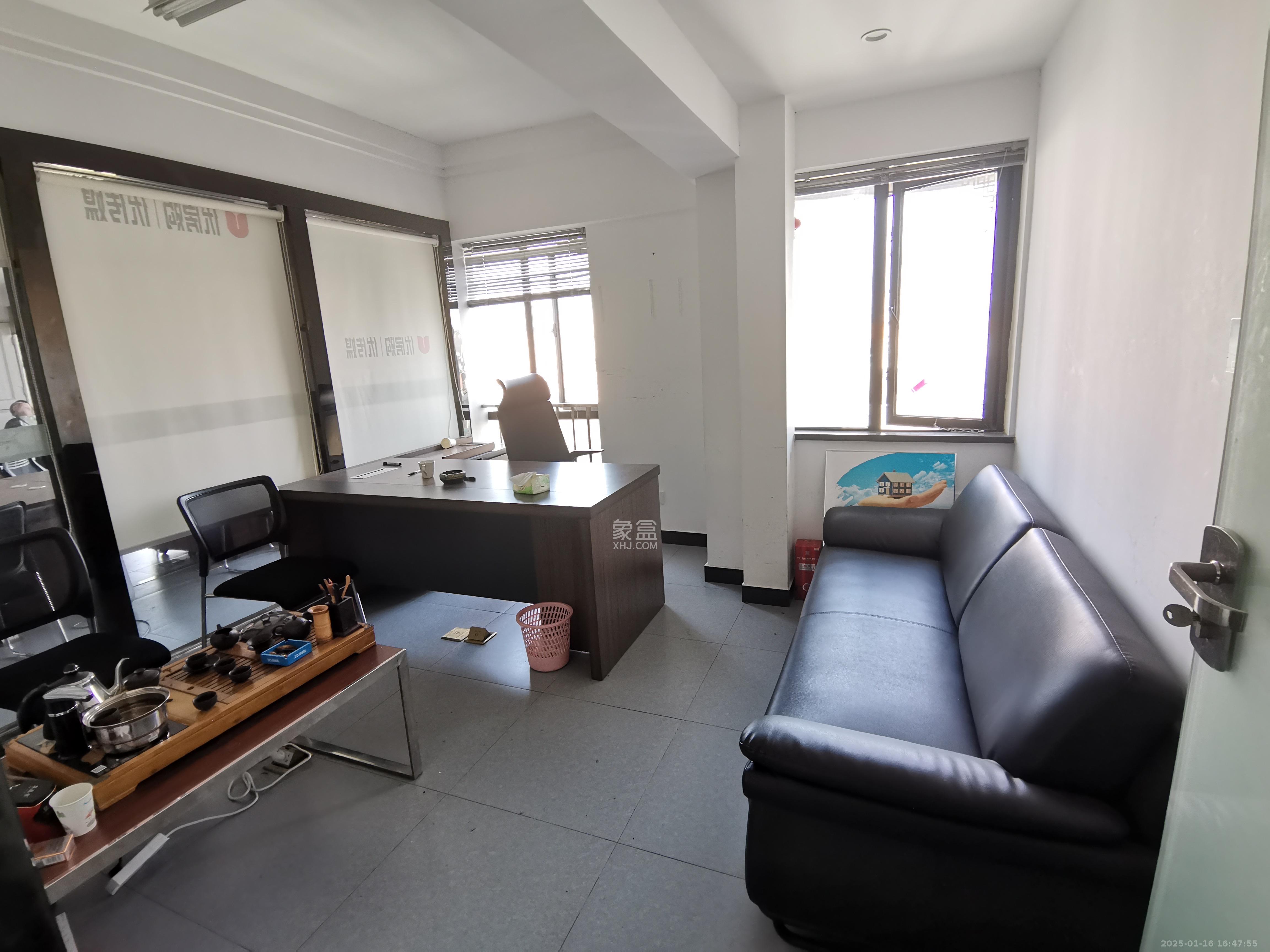 锦泰东环国际  1室1厅1卫    8000.0元/月 锦泰东环国际  1室1厅1卫    8000.0元/月室内图