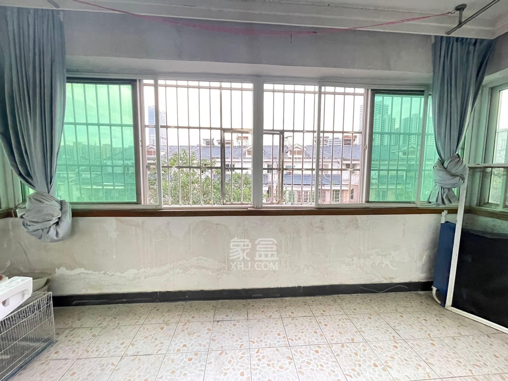 恩瑞麓山名园(龙王港小区) 1室2厅1卫 700.0元/月 恩瑞麓山名园(龙王港小区) 1室2厅1卫 700.0元/月室内图