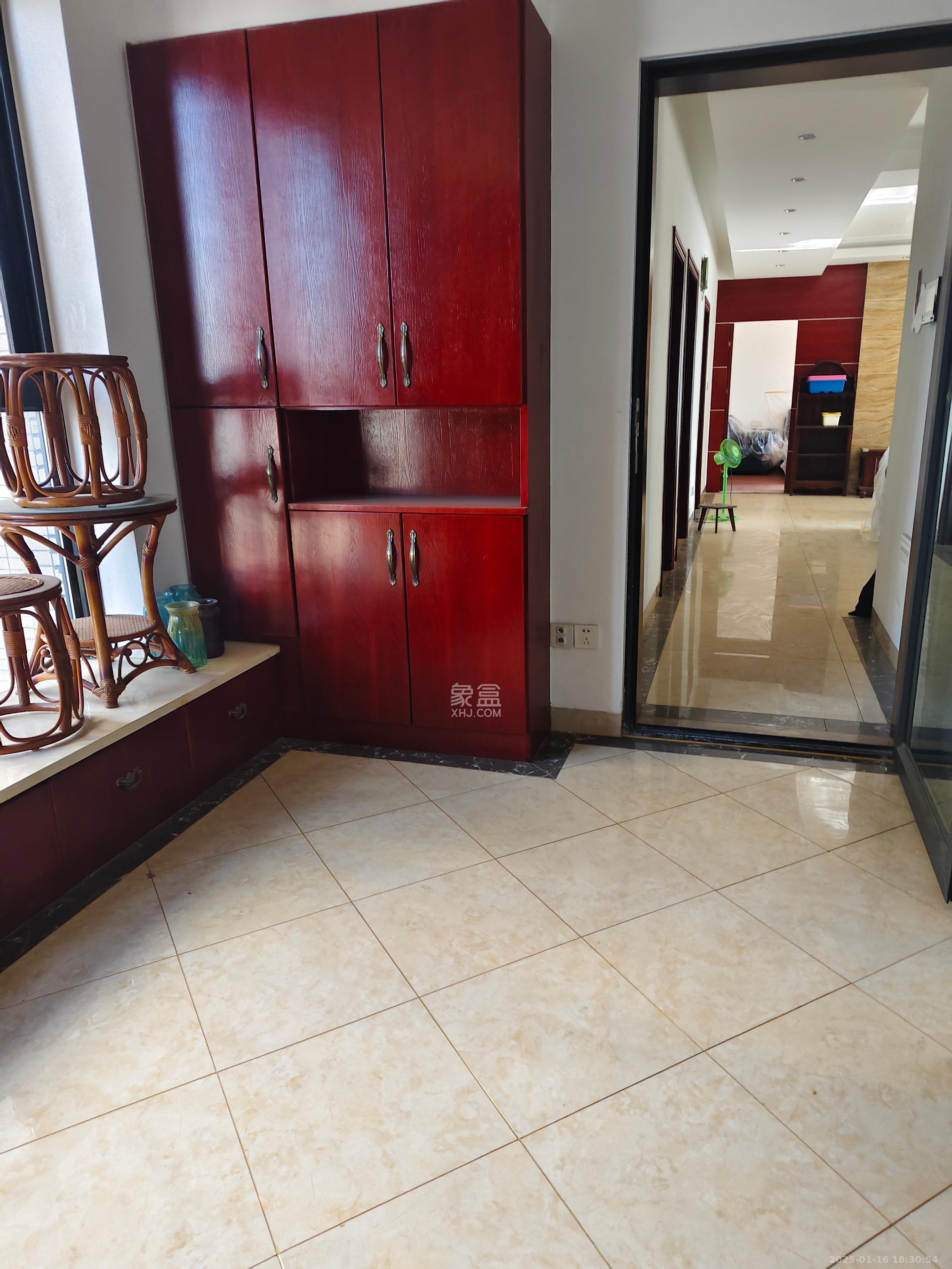 长房半岛蓝湾(观山月) 3室2厅2卫 3000.0元/月 长房半岛蓝湾(观山月) 3室2厅2卫 3000.0元/月室内图