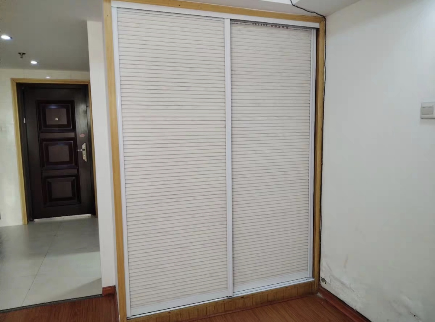 财智公馆大厦(瑞士国际酒店)  1室1厅1卫    25.8万 财智公馆大厦(瑞士国际酒店)  1室1厅1卫    25.8万客厅