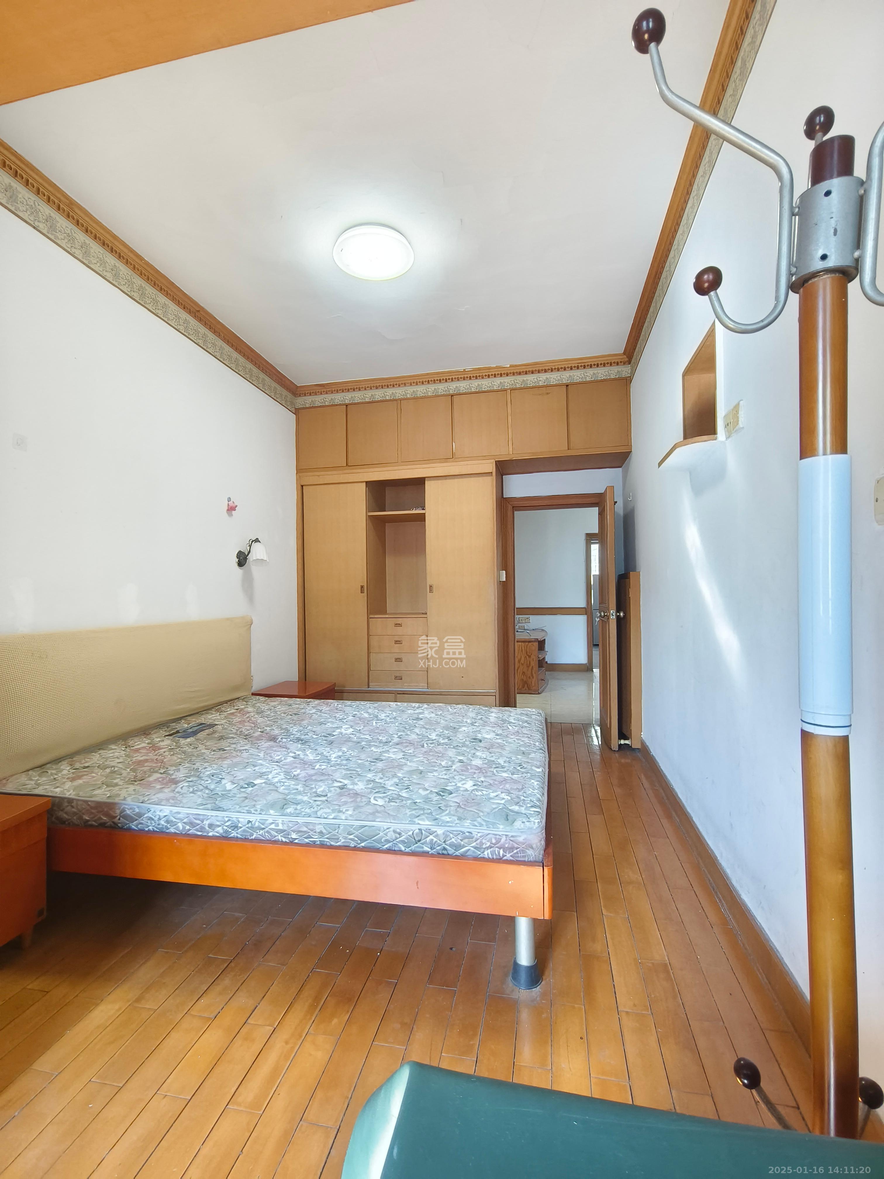 省政府机关梓园住宅区 3室2厅1卫 2700.0元/月 省政府机关梓园住宅区 3室2厅1卫 2700.0元/月室内图