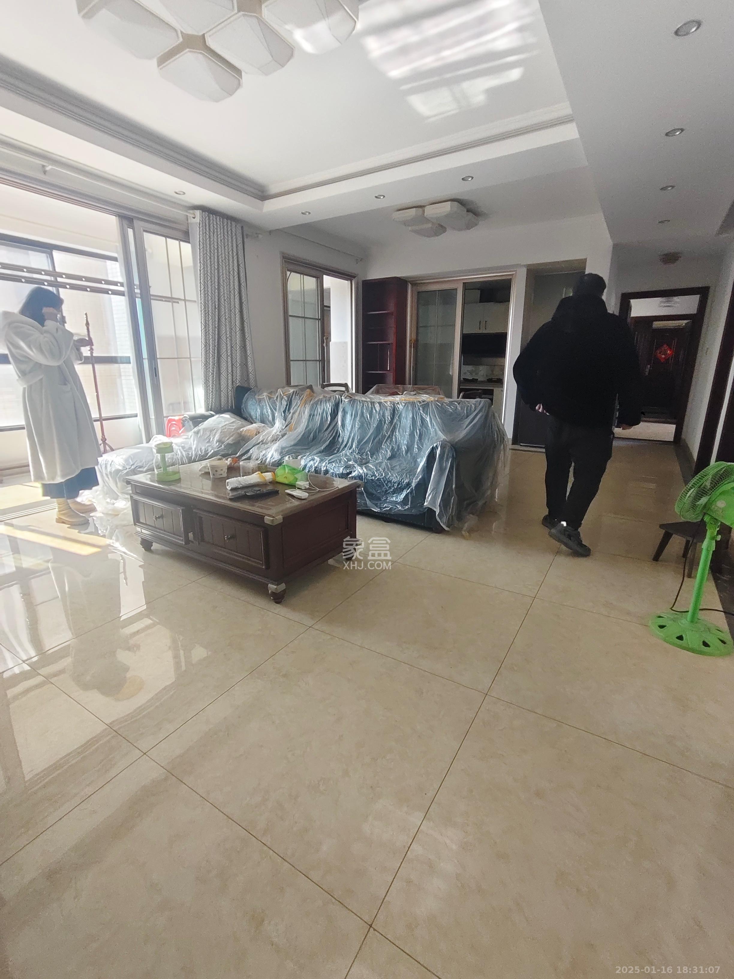 长房半岛蓝湾(观山月) 3室2厅2卫 3000.0元/月 长房半岛蓝湾(观山月) 3室2厅2卫 3000.0元/月室内图