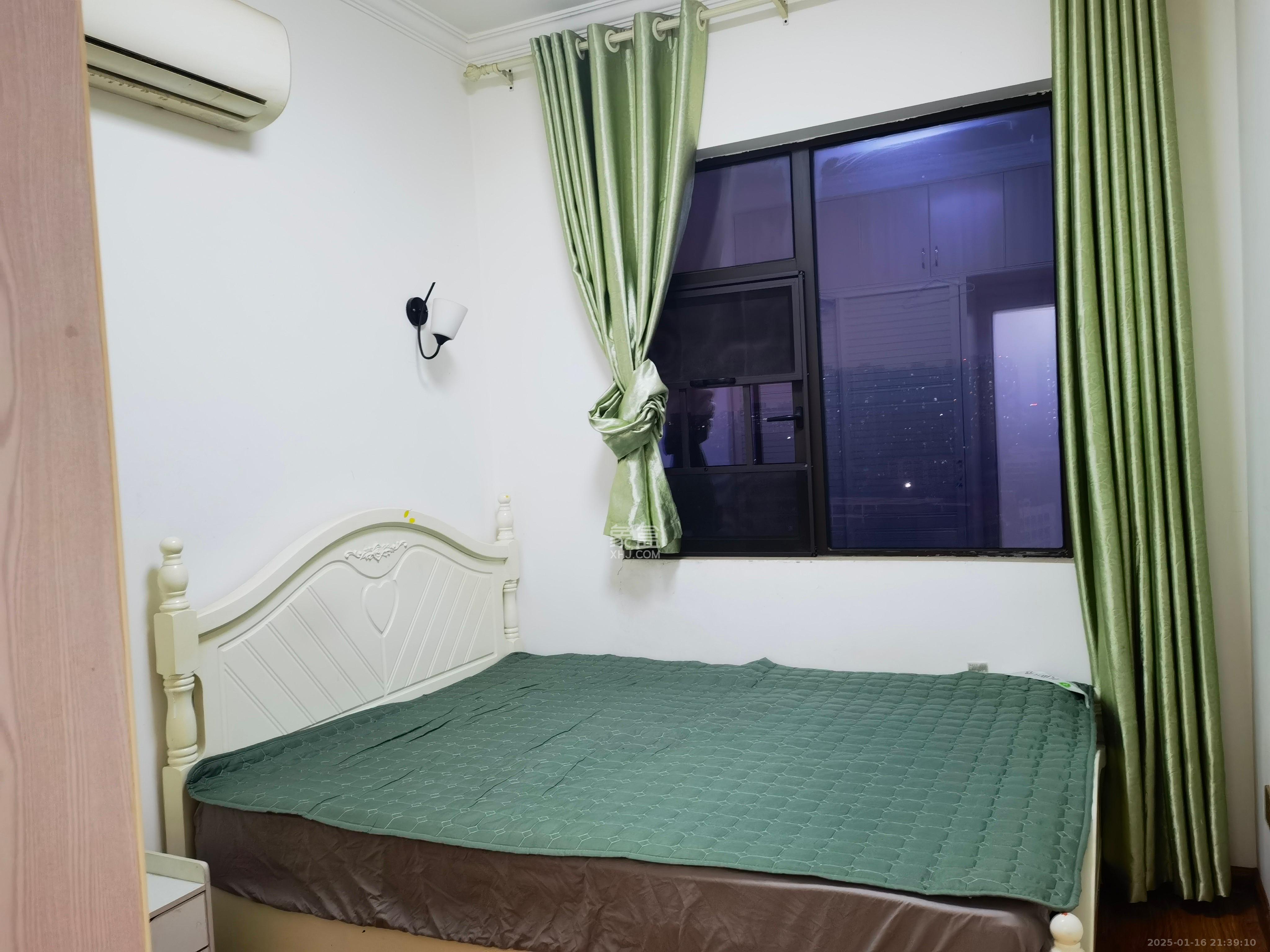 德润小区(丰升德润小区) 3室2厅2卫 2400.0元/月 德润小区(丰升德润小区) 3室2厅2卫 2400.0元/月室内图