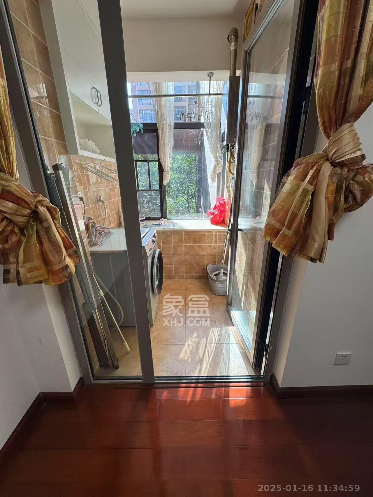 怡海星城 3室2厅2卫 2500.0元/月 怡海星城 3室2厅2卫 2500.0元/月室内图