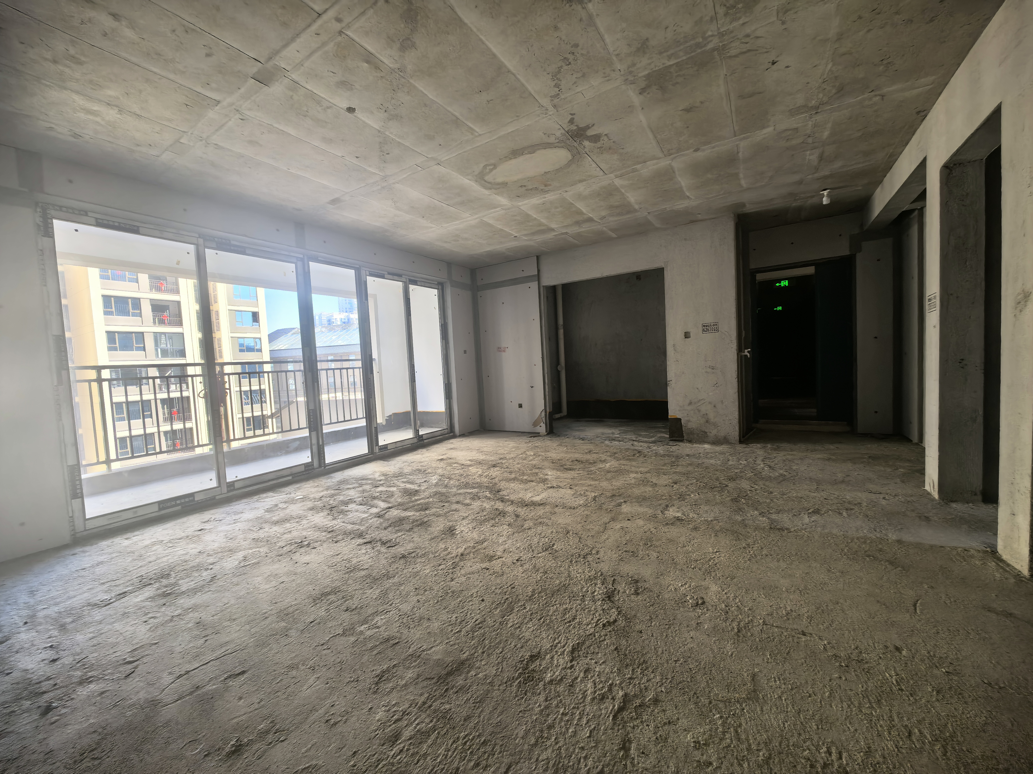 吾悦广场 4室2厅2卫 69.0万 吾悦广场 4室2厅2卫 69.0万客厅